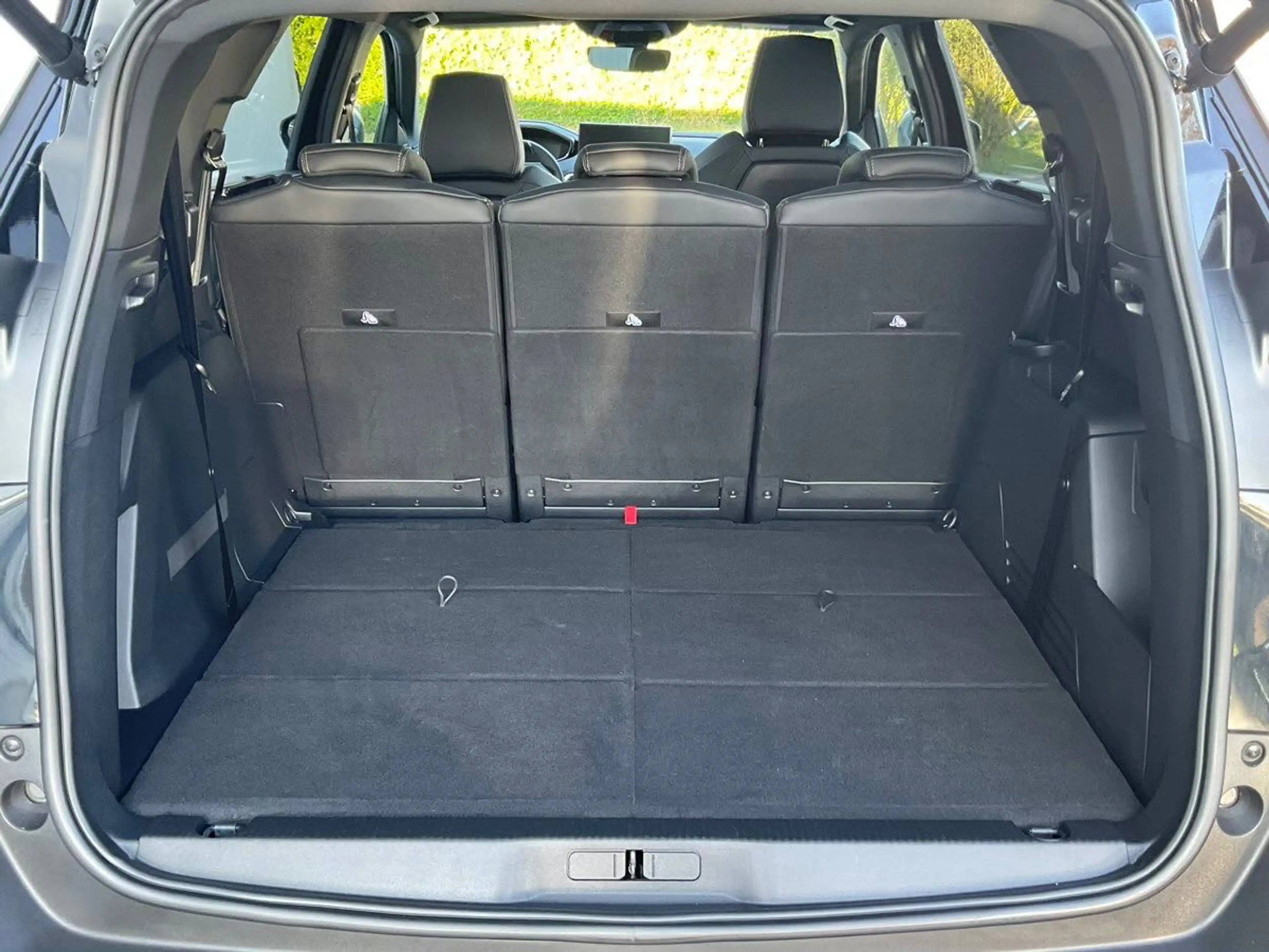 Peugeot 5008 GT Line 1.2 Hybrid GT — photo 9