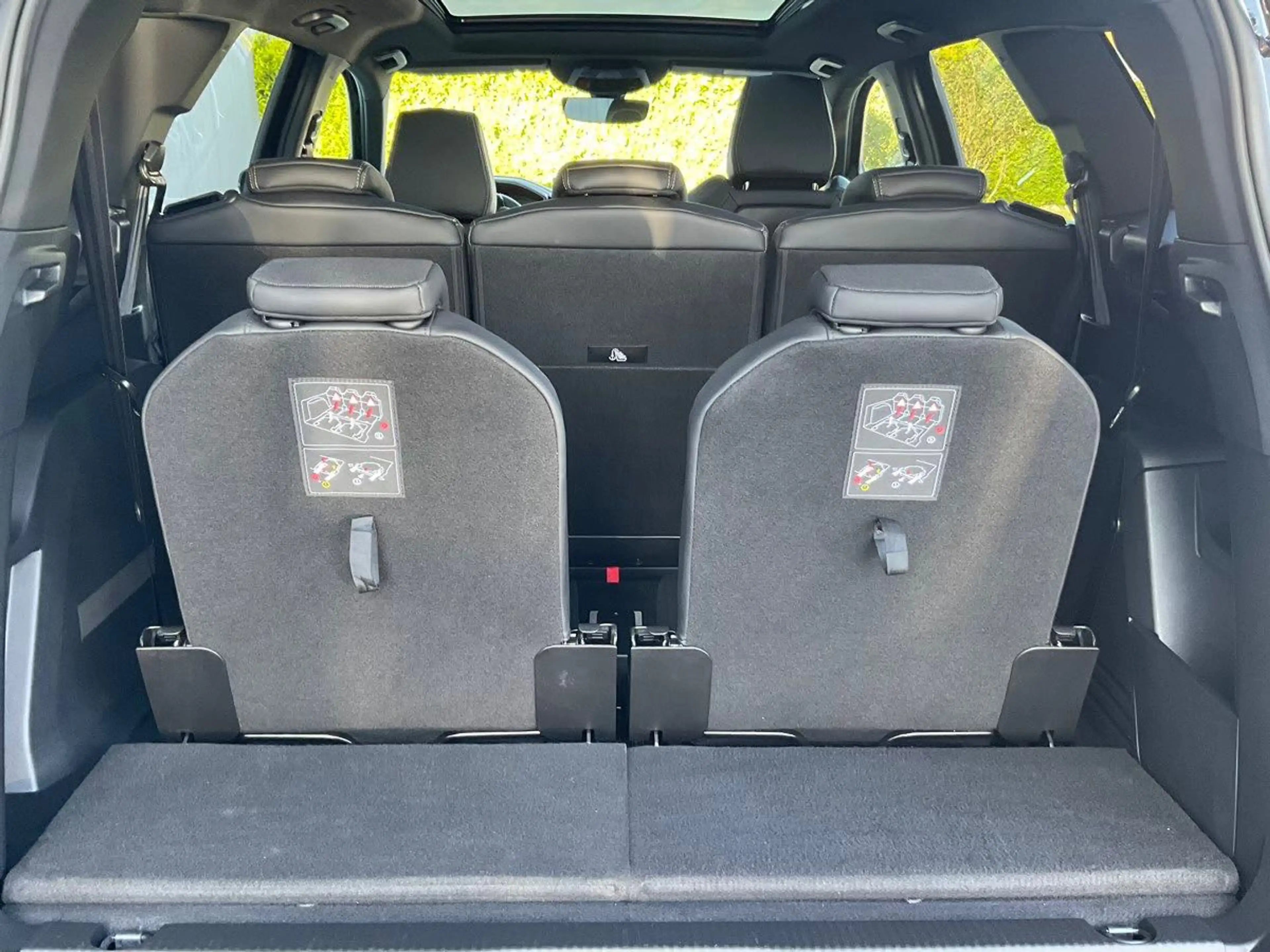 Peugeot 5008 GT Line 1.2 Hybrid GT — photo 8