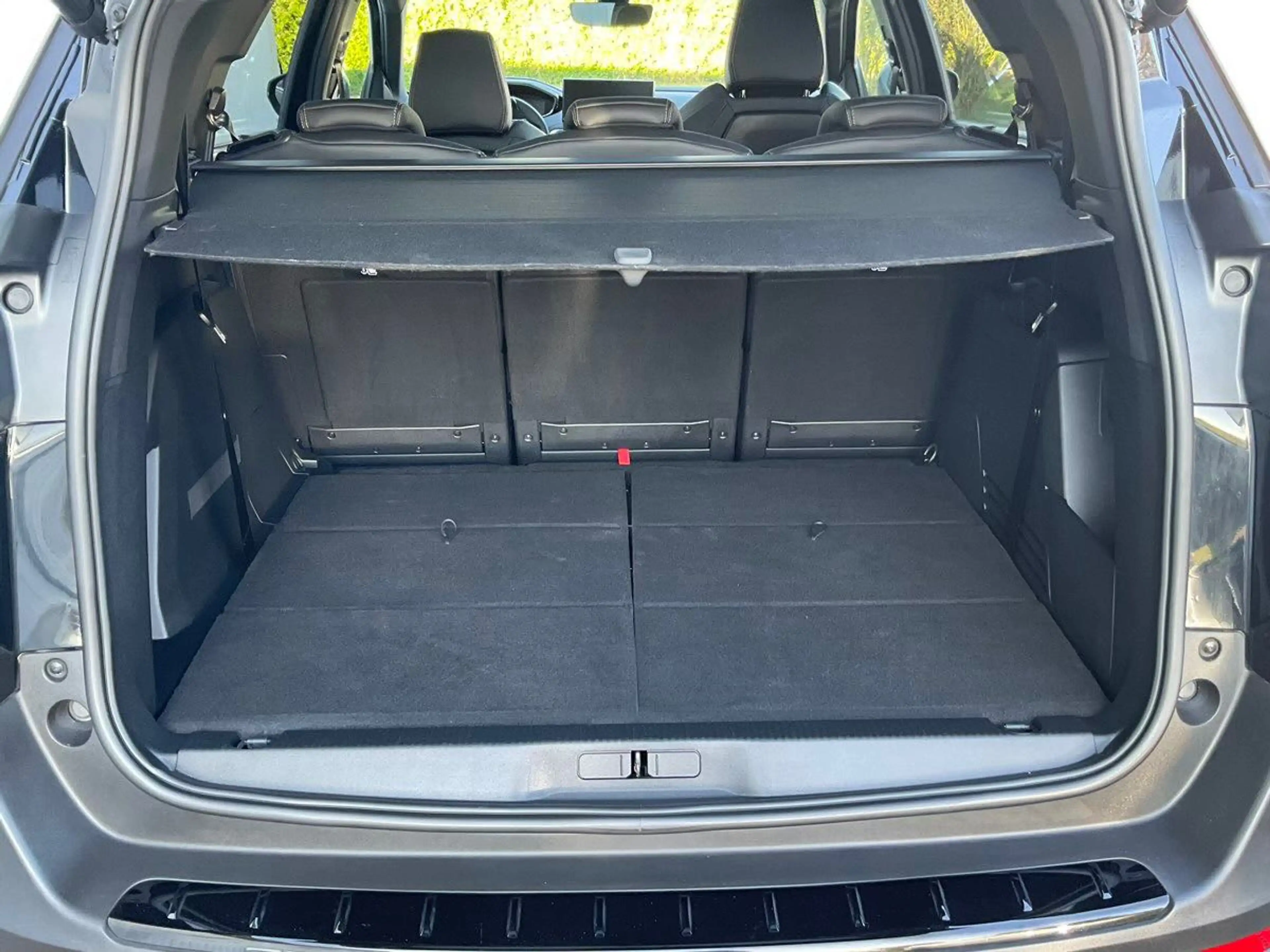Peugeot 5008 GT Line 1.2 Hybrid GT — photo 7