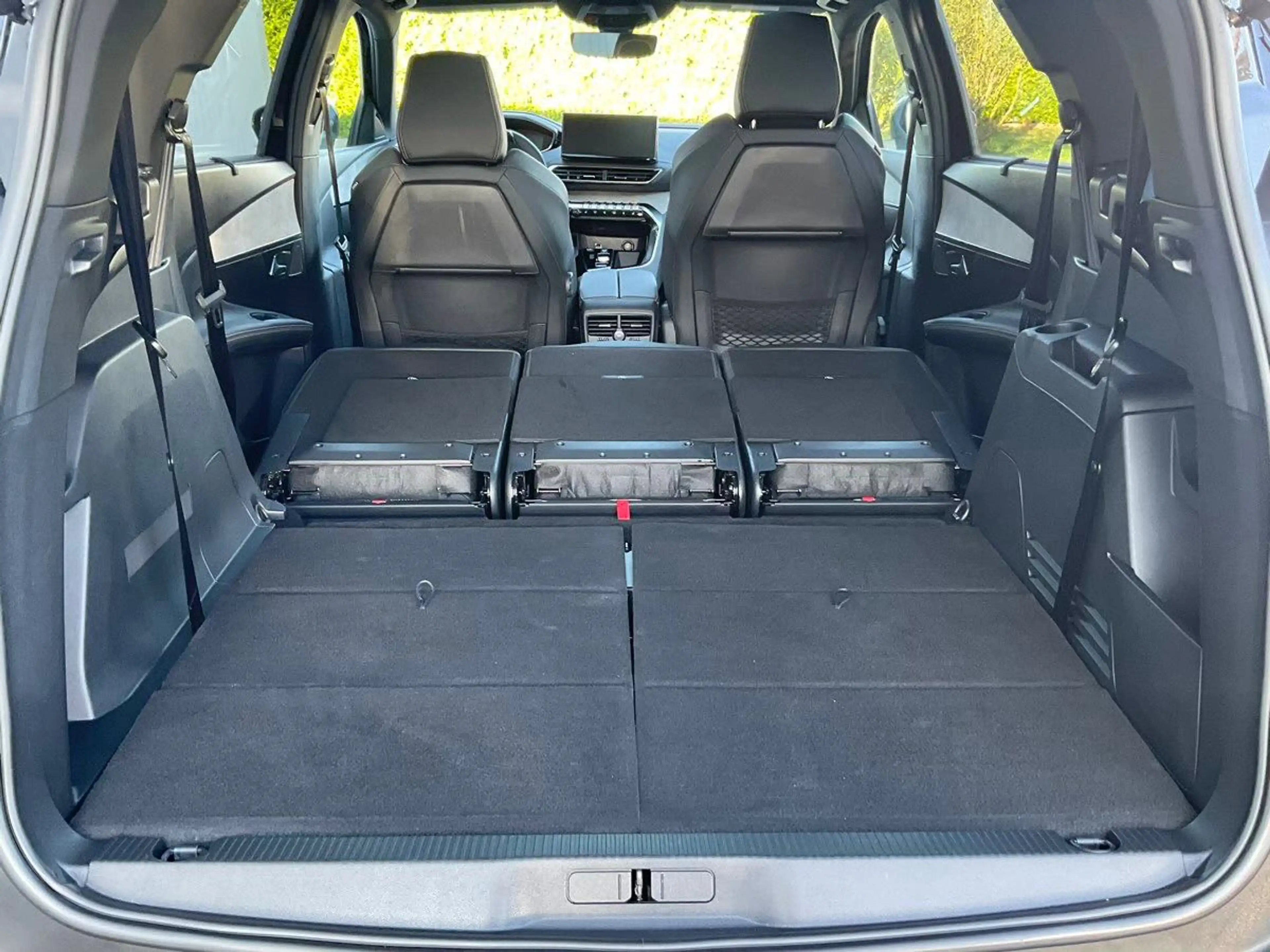 Peugeot 5008 GT Line 1.2 Hybrid GT — photo 10