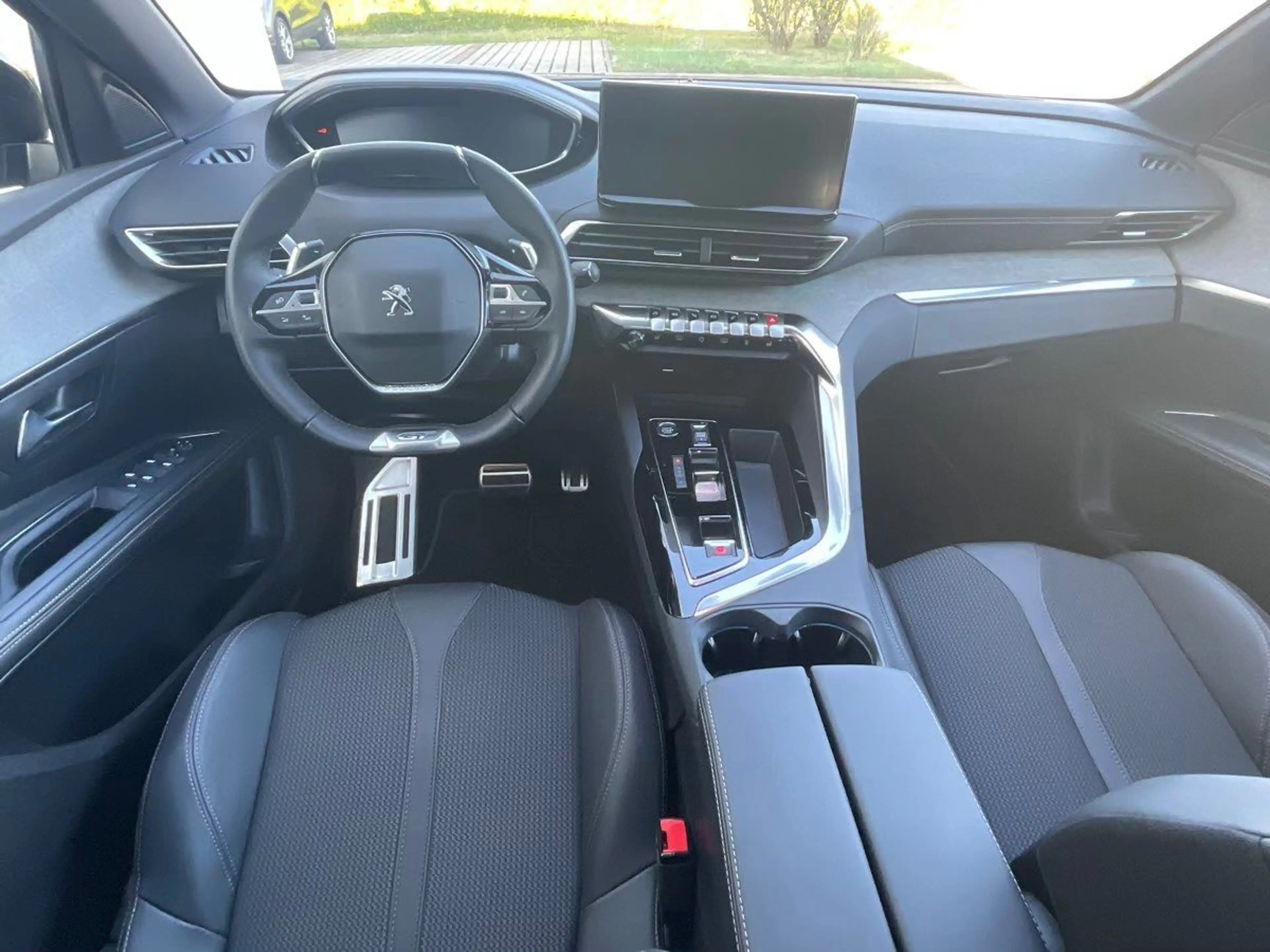 Peugeot 5008 GT Line 1.2 Hybrid GT — photo 14