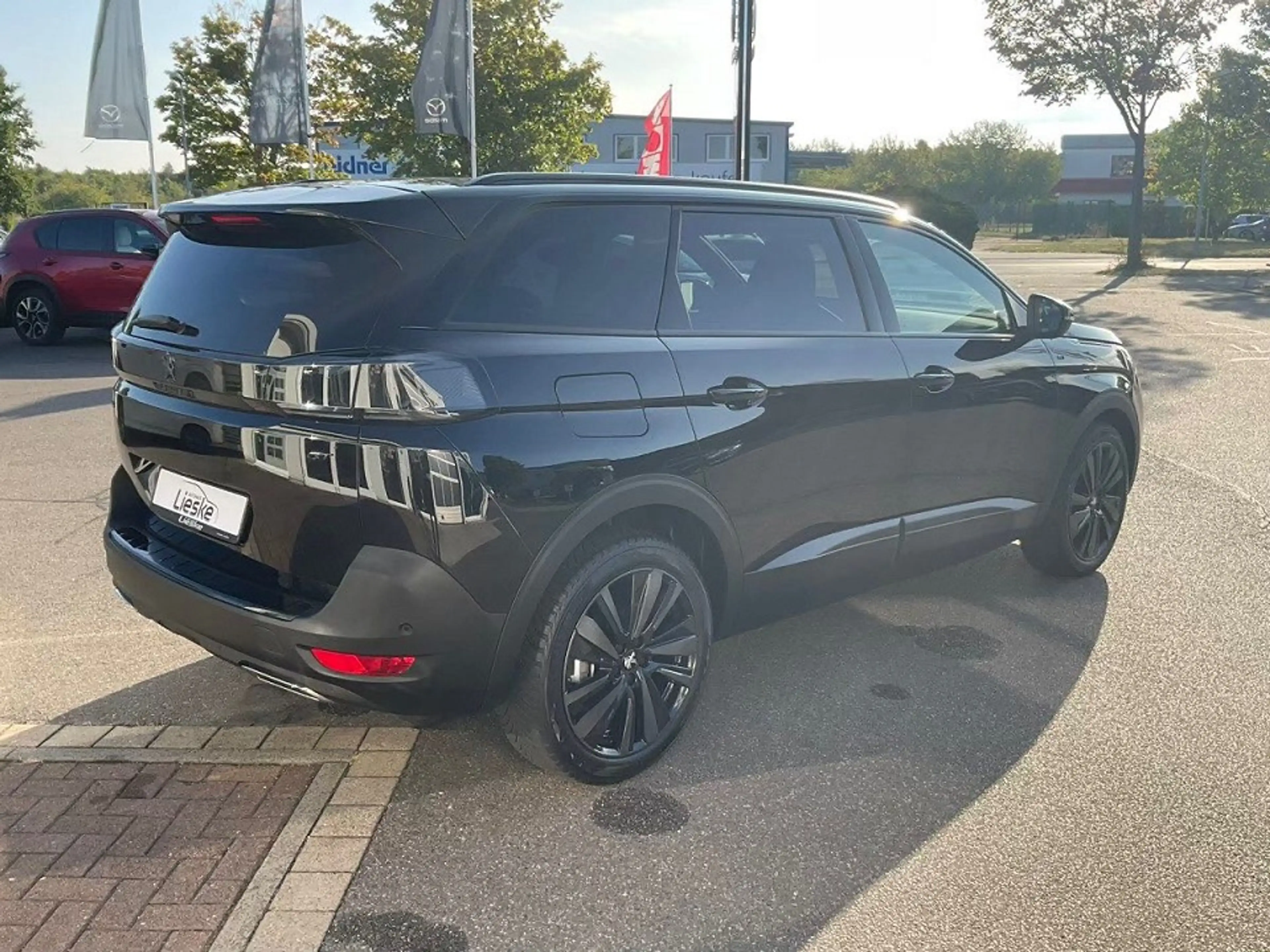 Peugeot 5008 GT Line 1.2 Hybrid GT — photo 4
