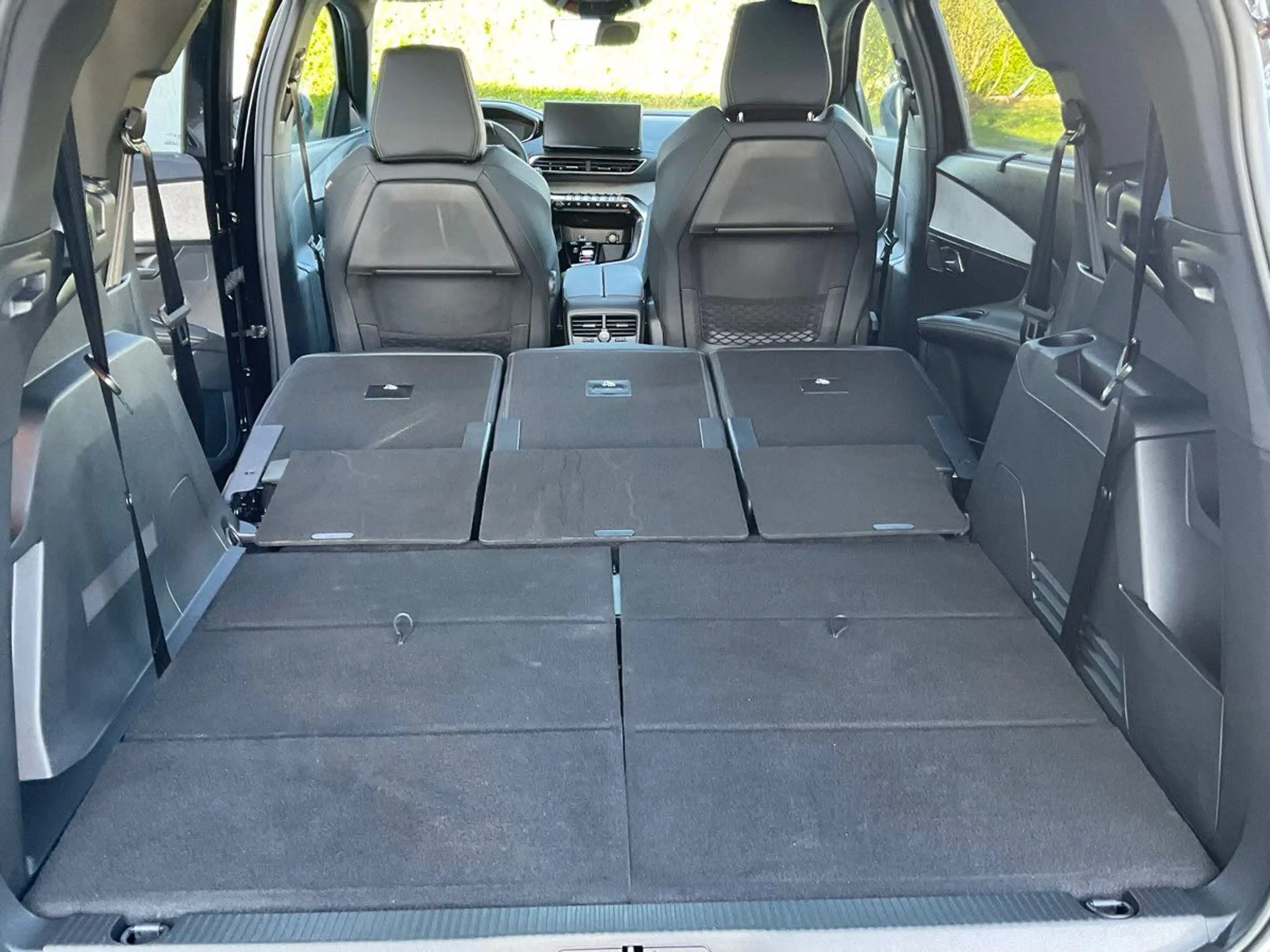 Peugeot 5008 GT Line 1.2 Hybrid GT — photo 11