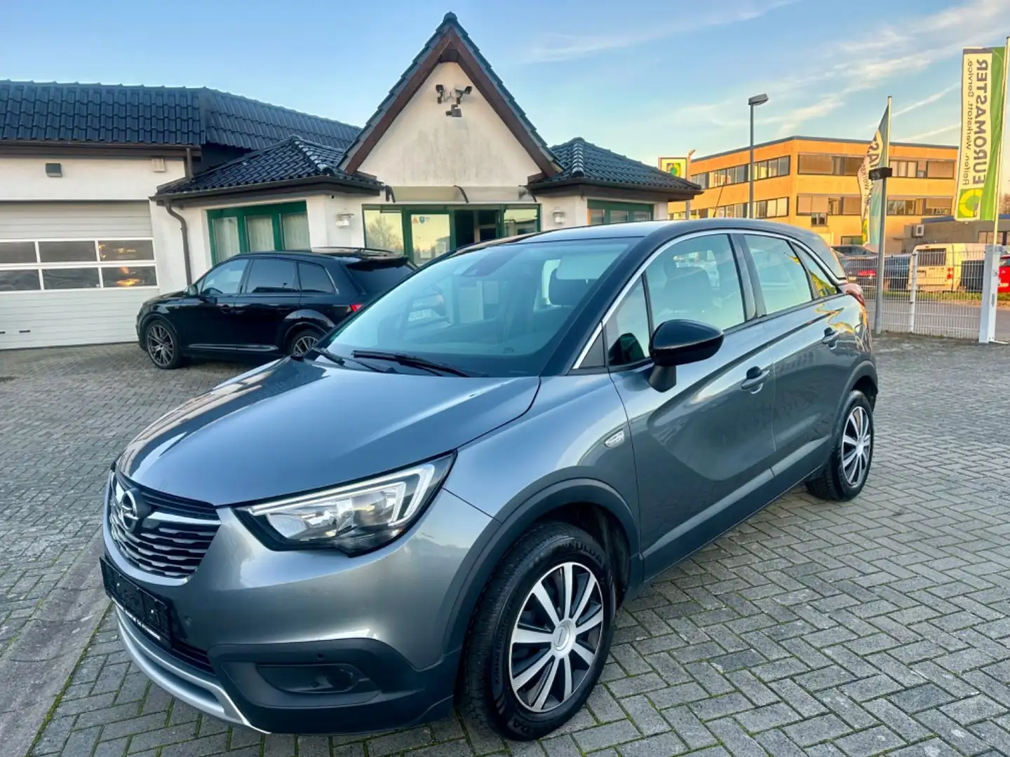 Opel Crossland X Design Line TÜV 11/2027 Grau - 1