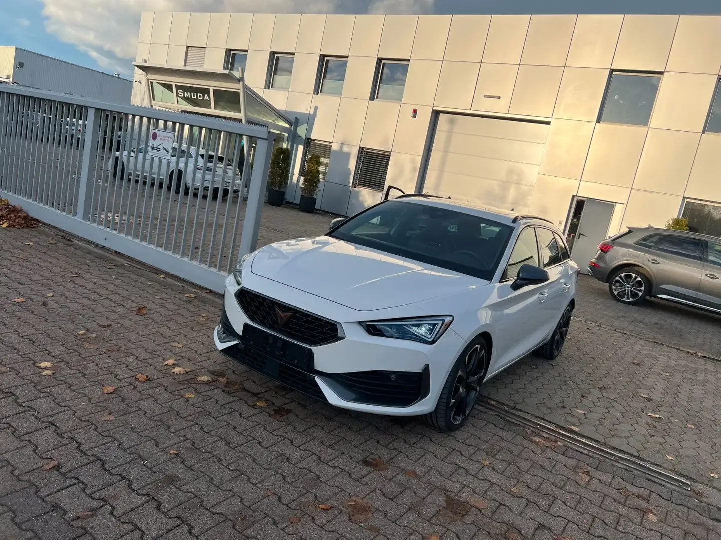 CUPRA Leon Sportstourer VZ PANO*KAMERA*DSG*SIDE*LANE* Weiß - 1