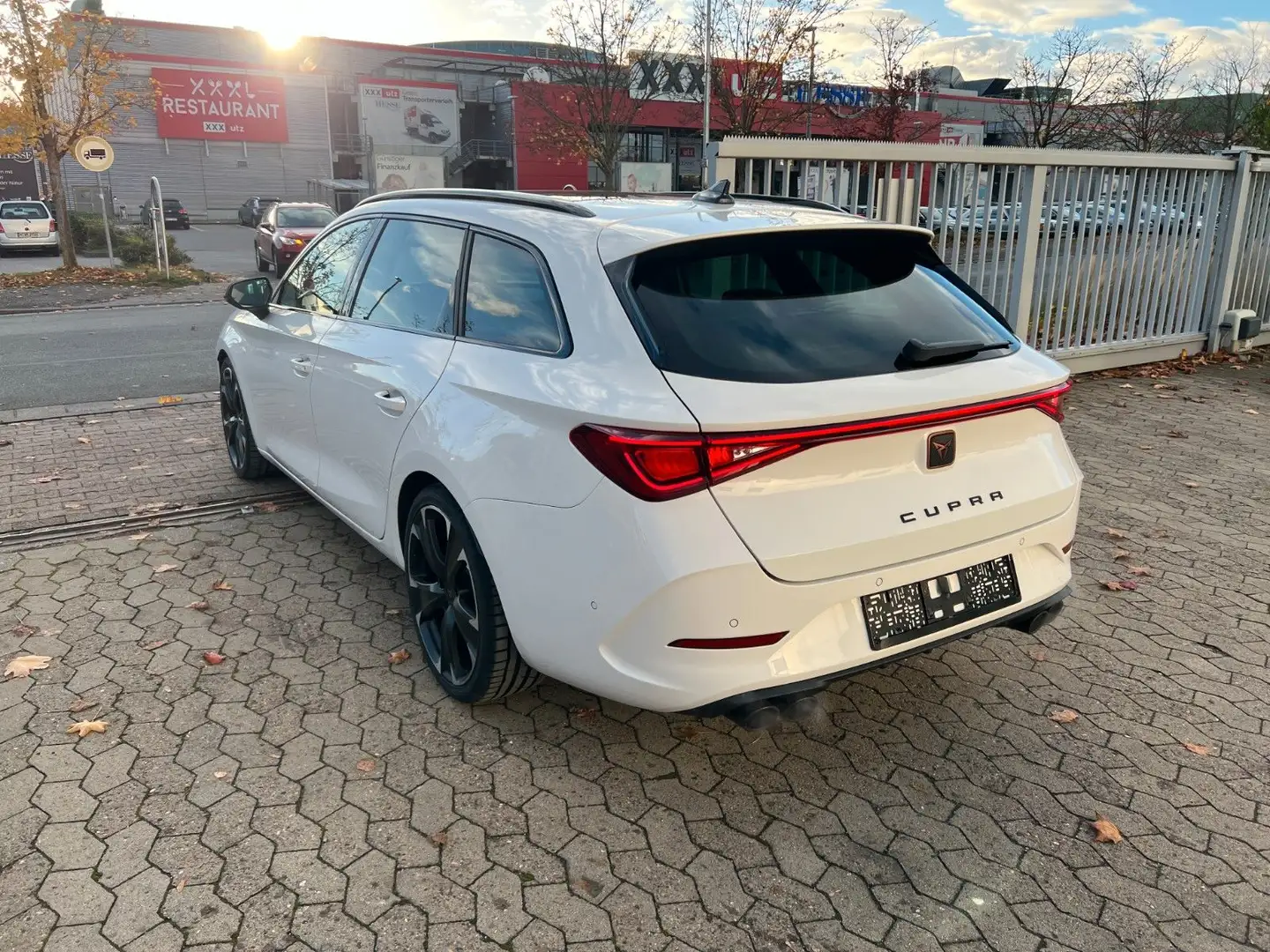 CUPRA Leon Sportstourer VZ PANO*KAMERA*DSG*SIDE*LANE* Weiß - 2