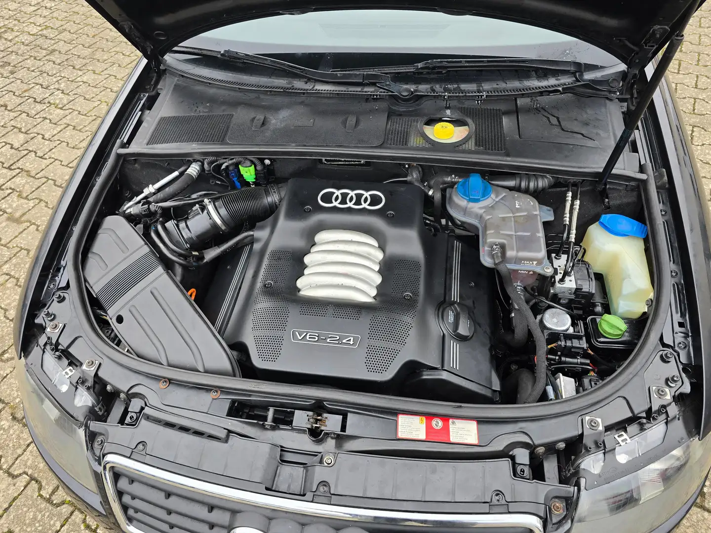Audi A4 2.4 Schwarz - 2