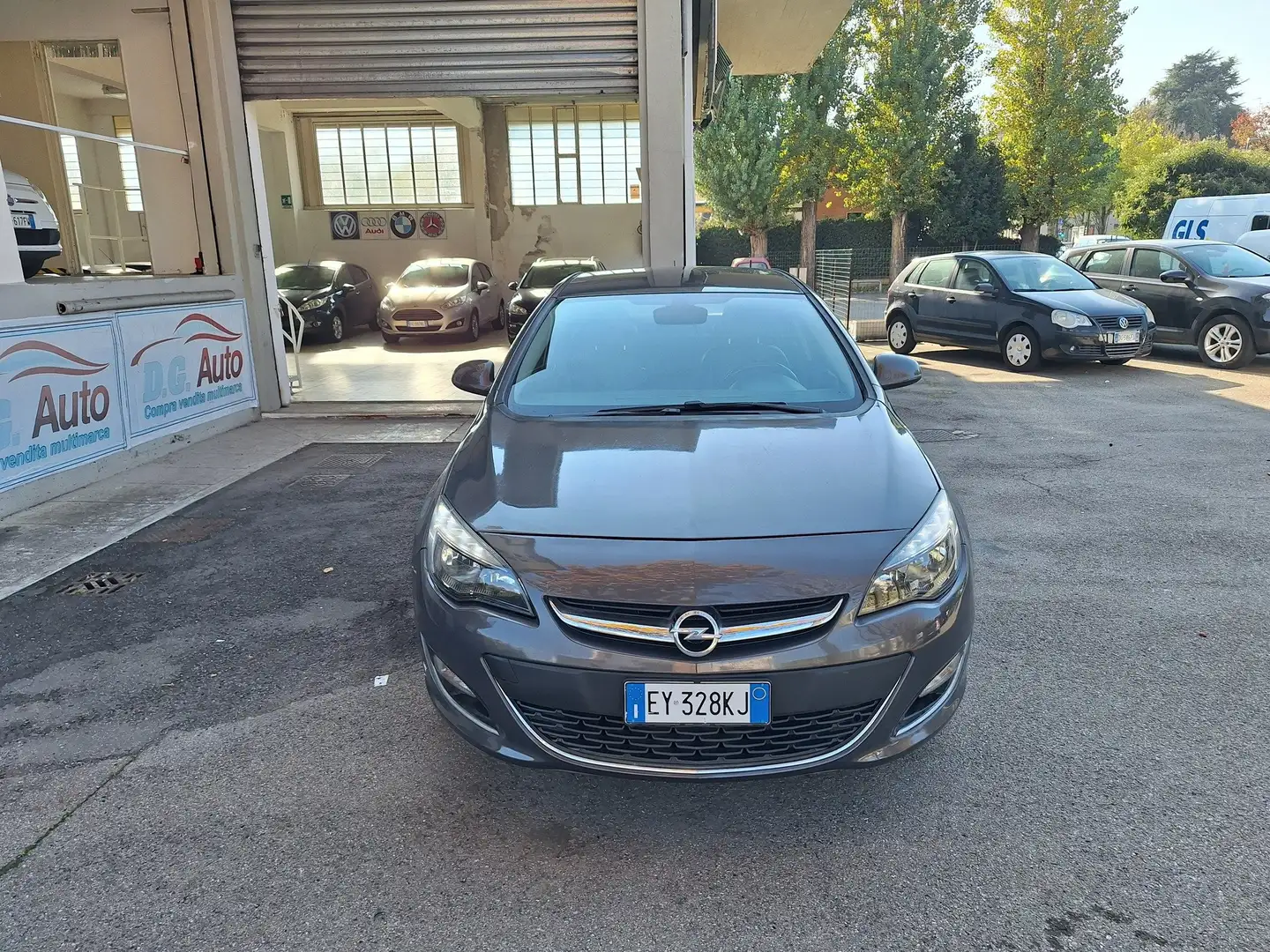 Opel Astra Astra Sedan 1.4 t Cosmo Gpl-tech 140cv Grijs - 2