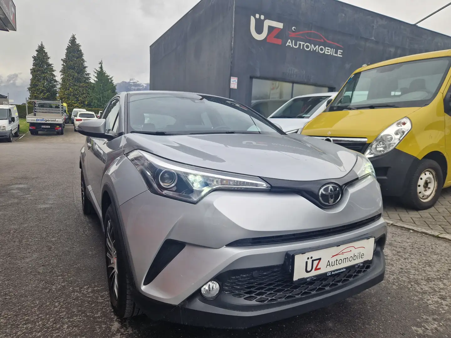 Toyota C-HR Flow Gris - 2