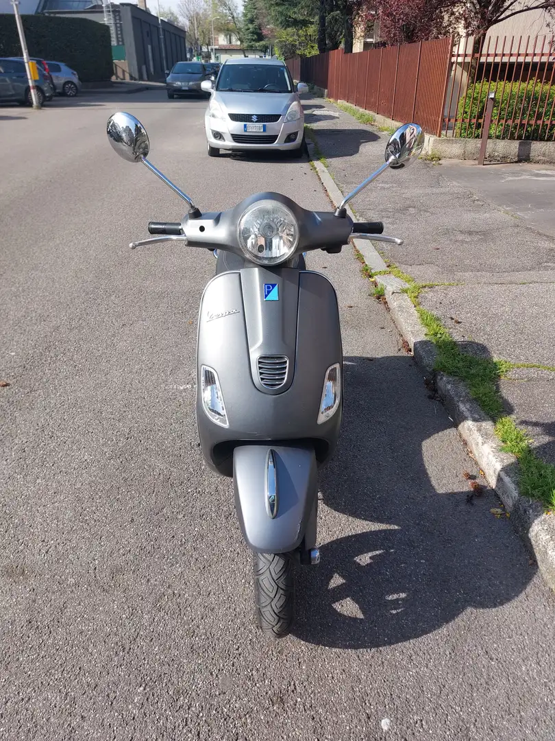 Vespa LX 125 3V Gris - 2