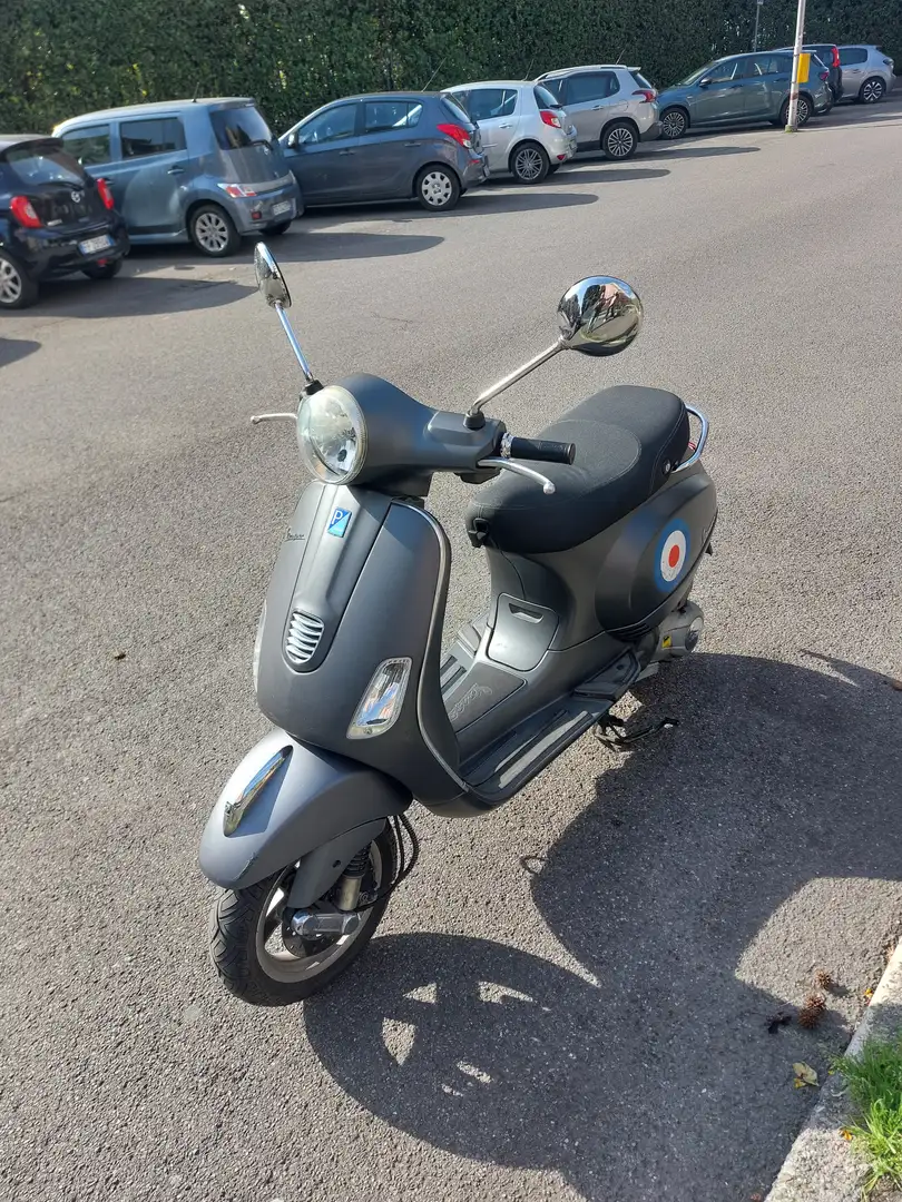 Vespa LX 125 3V Gris - 1