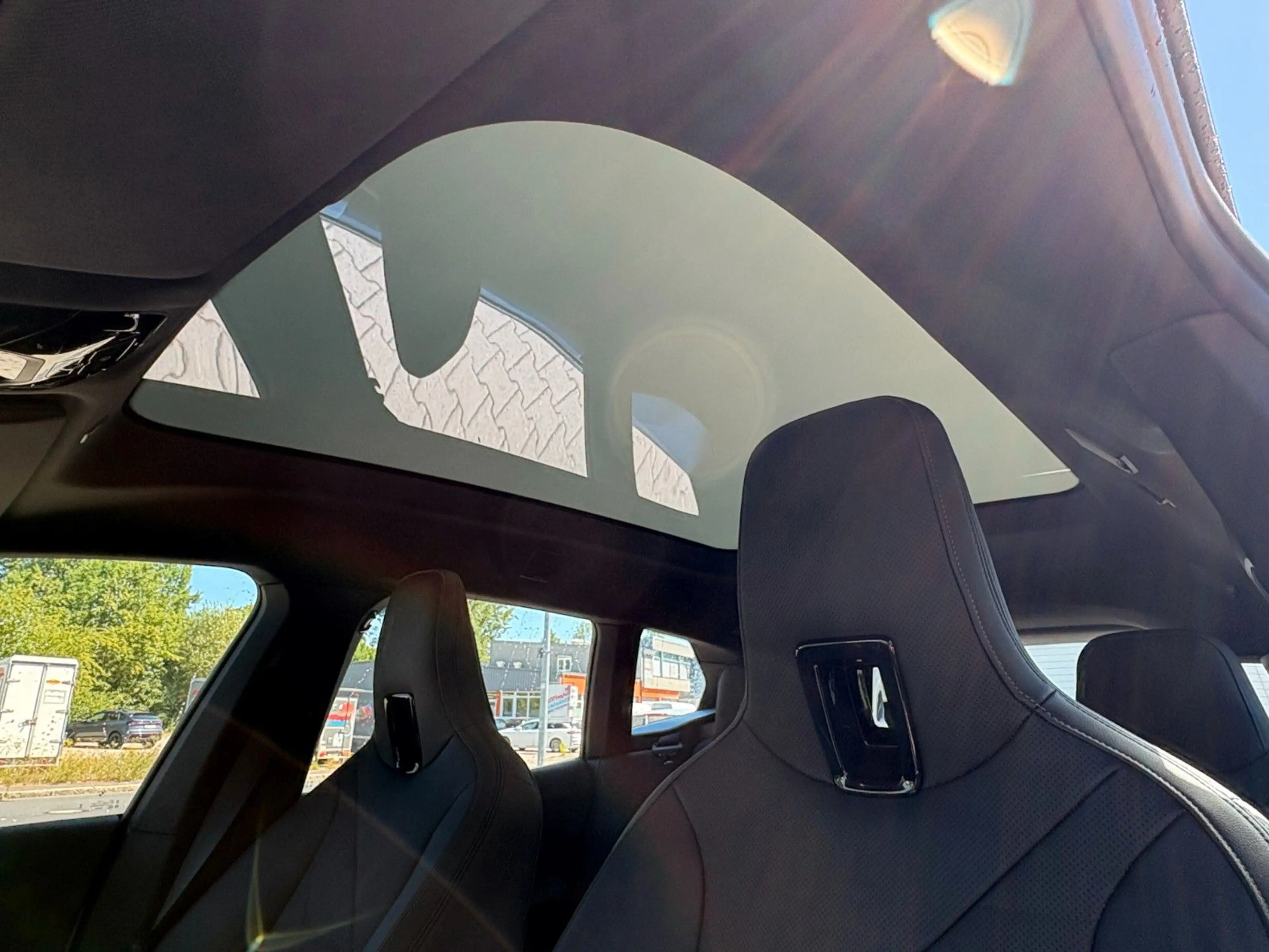 BMW iX 50M-Sport Laser Navi WKP Pano AHK 22kw Sound — photo 12