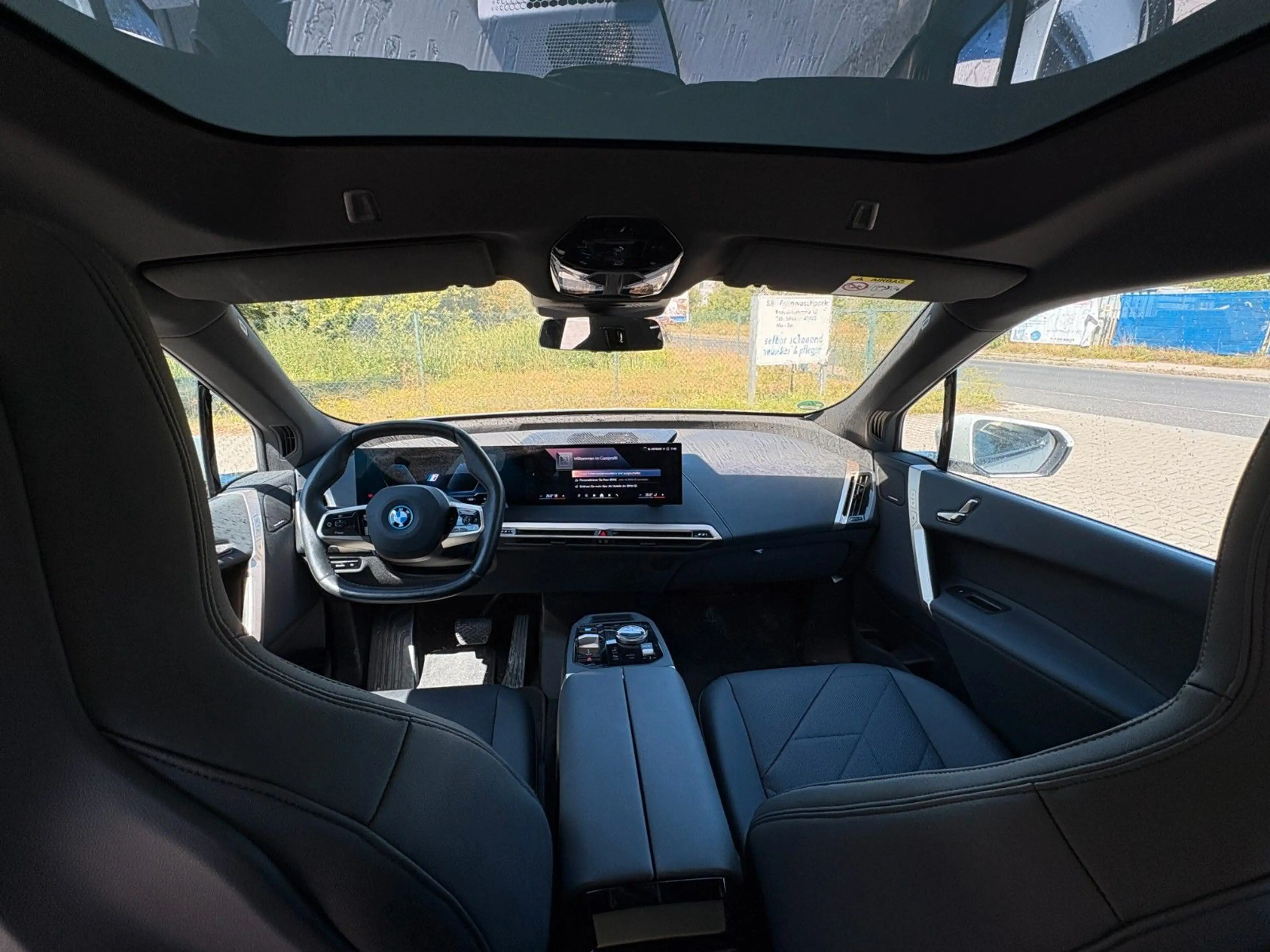 BMW iX 50M-Sport Laser Navi WKP Pano AHK 22kw Sound — photo 14