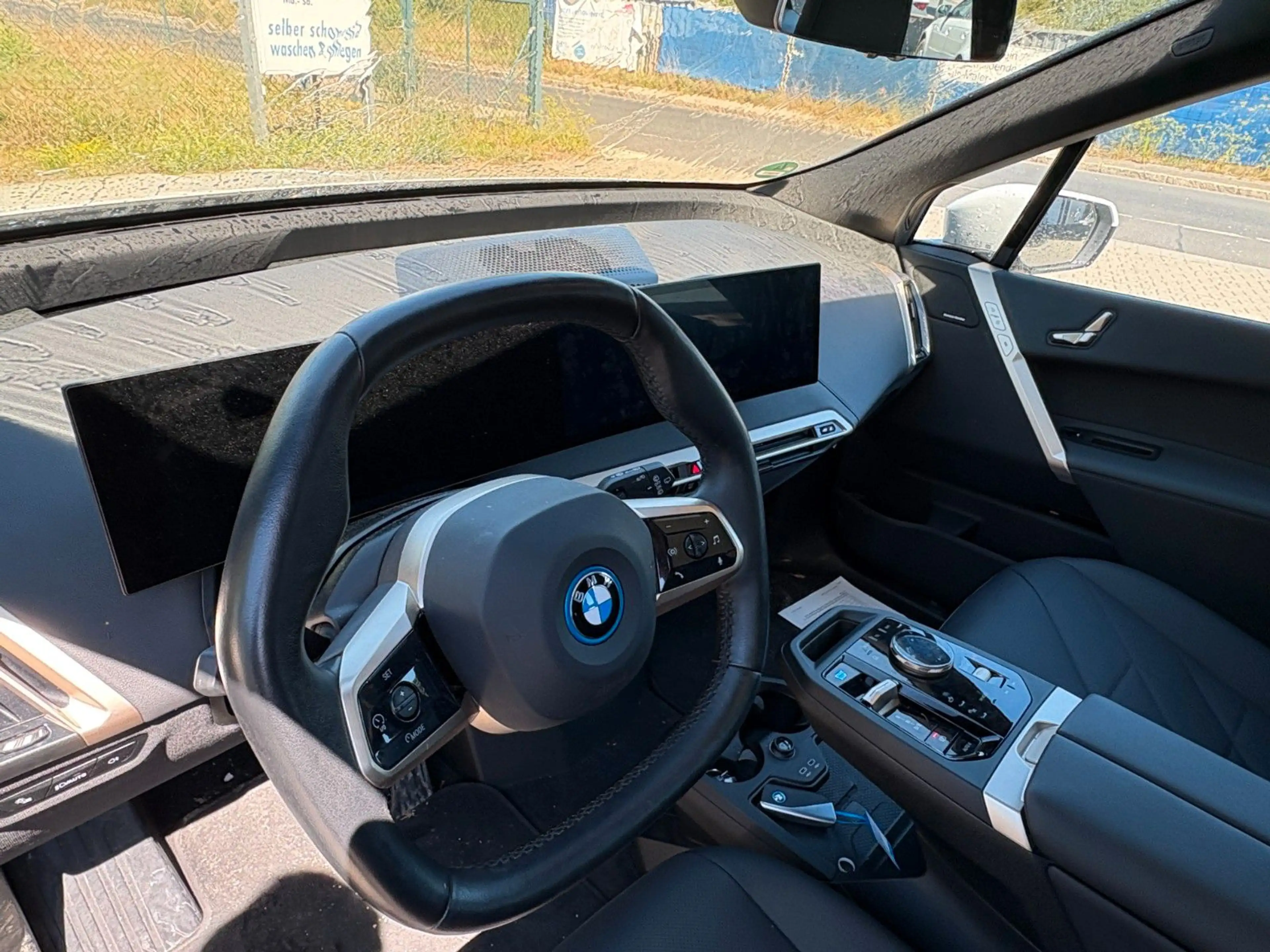 BMW iX 50M-Sport Laser Navi WKP Pano AHK 22kw Sound — photo 10