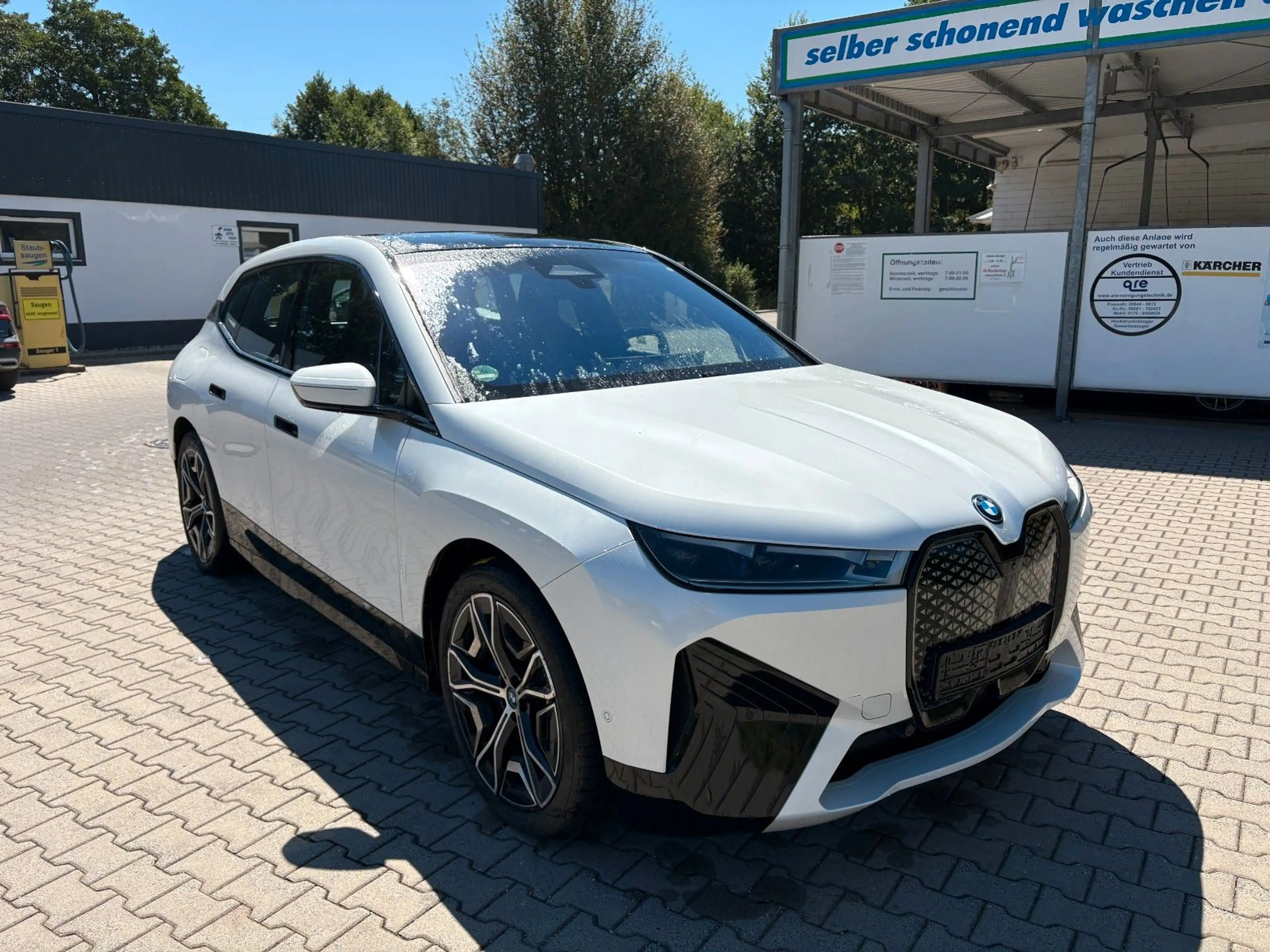 BMW iX 50M-Sport Laser Navi WKP Pano AHK 22kw Sound — photo 3