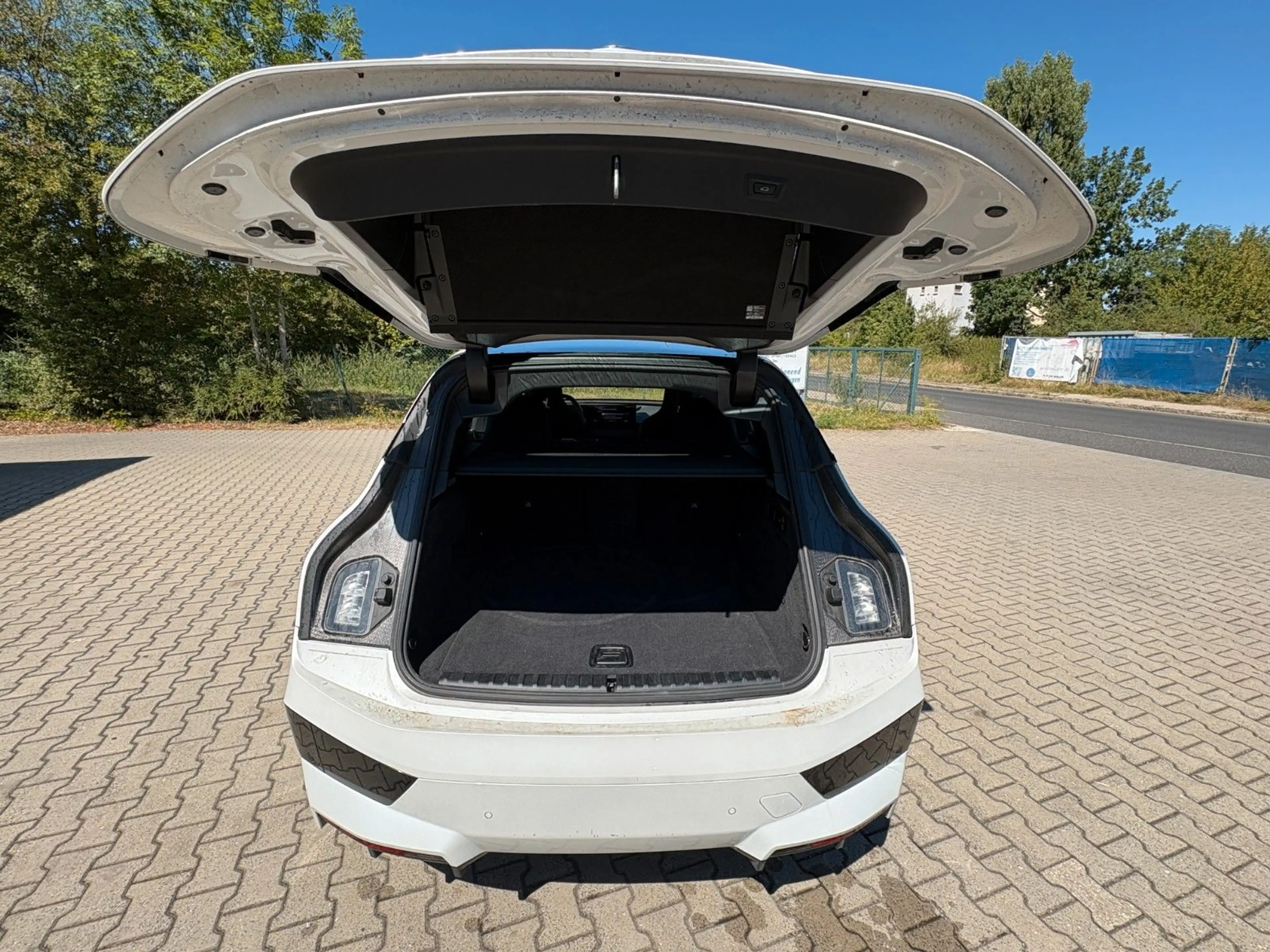BMW iX 50M-Sport Laser Navi WKP Pano AHK 22kw Sound — photo 15