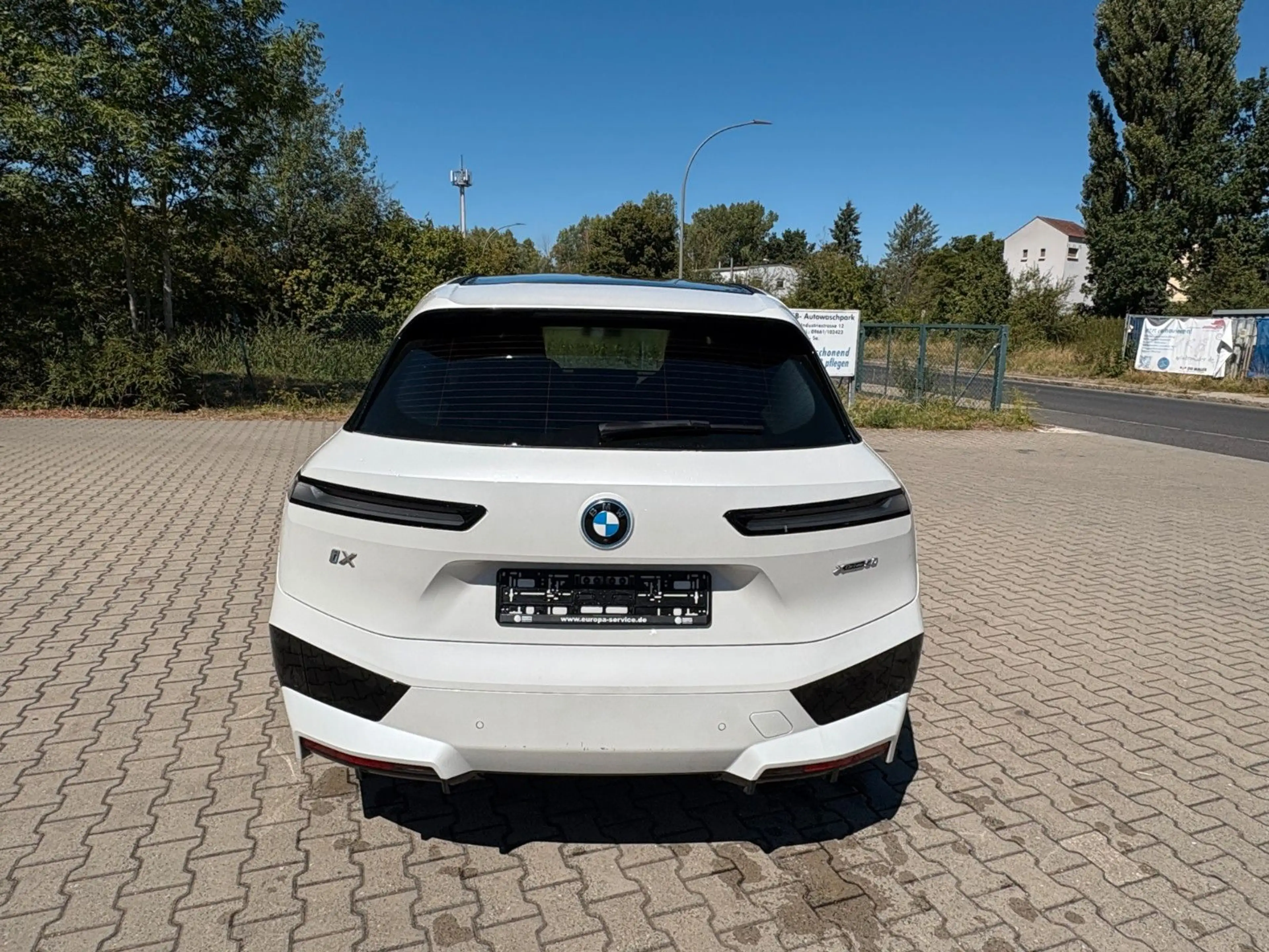 BMW iX 50M-Sport Laser Navi WKP Pano AHK 22kw Sound — photo 6