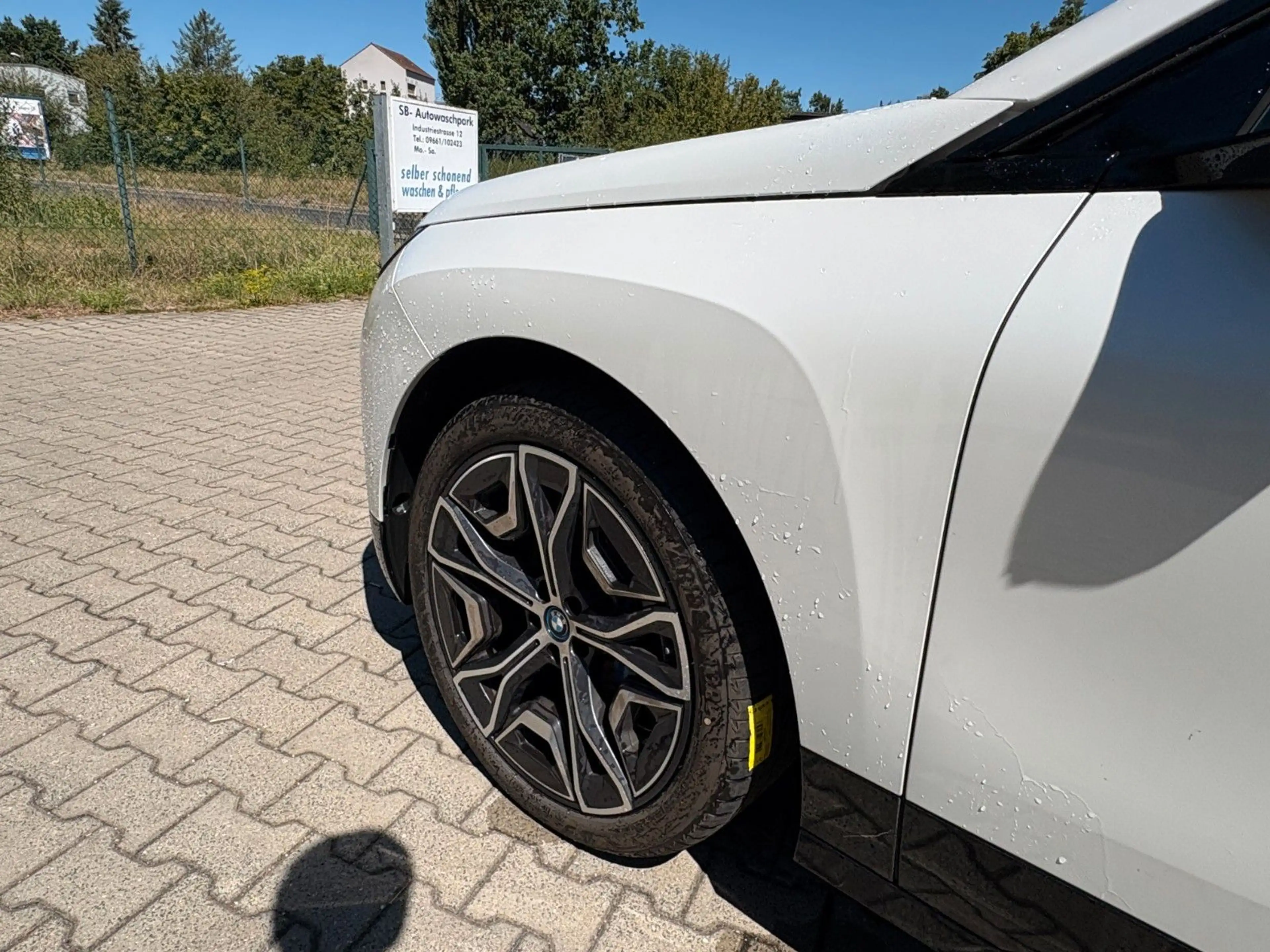 BMW iX 50M-Sport Laser Navi WKP Pano AHK 22kw Sound — photo 9