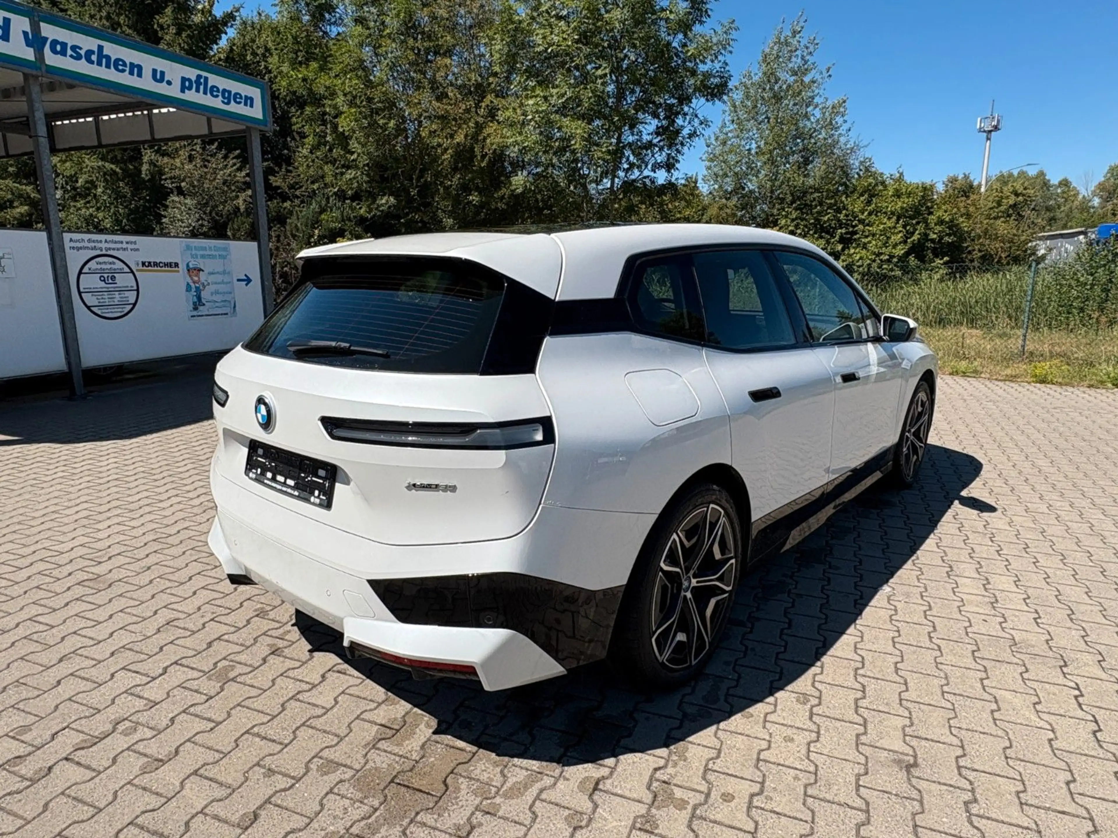 BMW iX 50M-Sport Laser Navi WKP Pano AHK 22kw Sound — photo 5