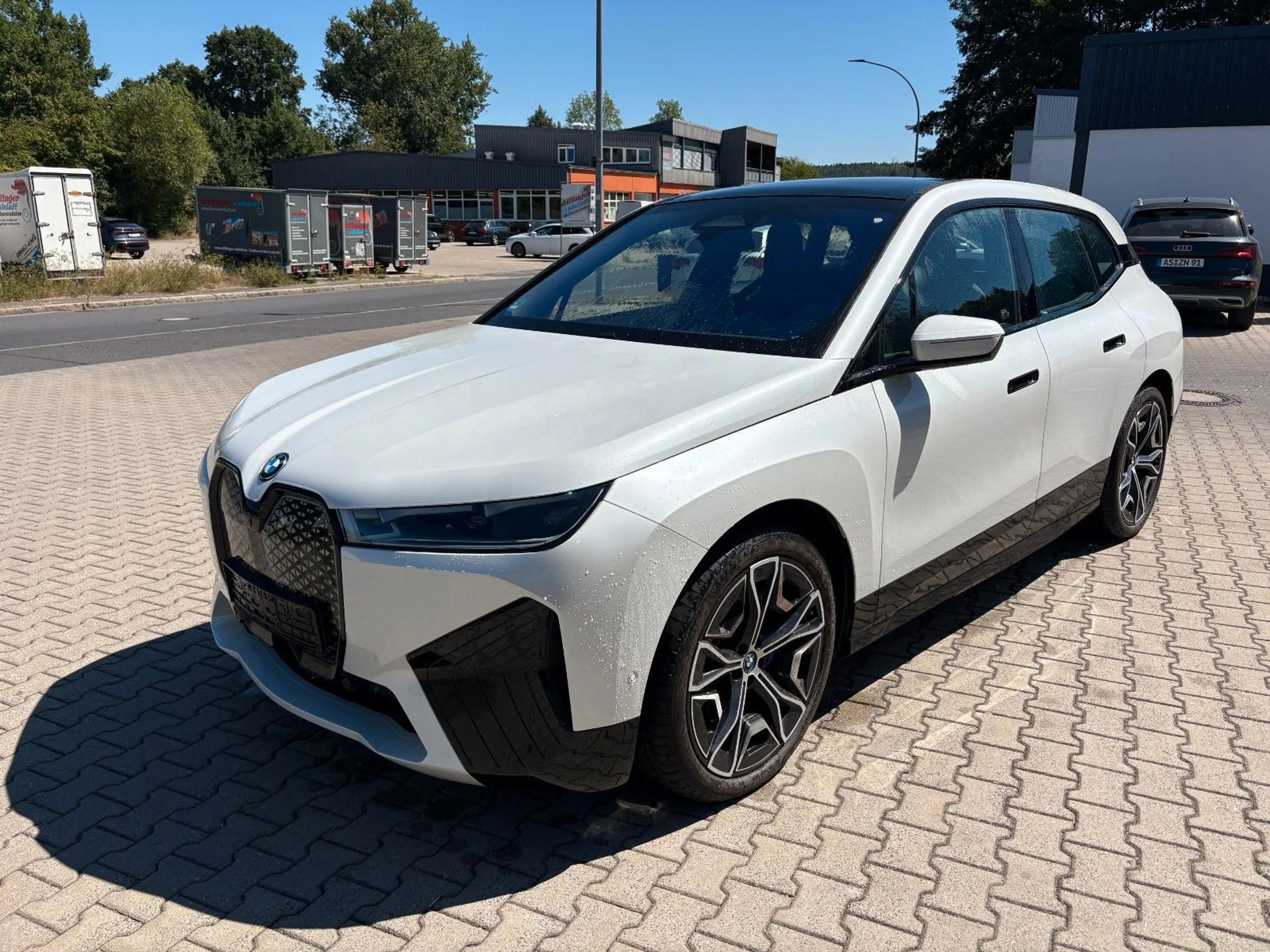 BMW iX 50M-Sport Laser Navi WKP Pano AHK 22kw Sound