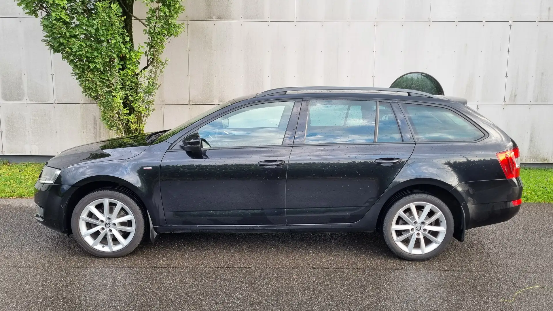 Skoda Octavia JOY 2.0 TDI 4x4 Schwarz - 2