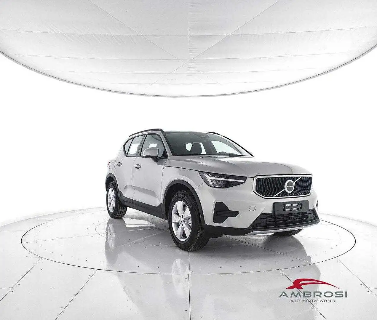Volvo XC40 B3 Mild hybrid Benzina Essential Argento - 2