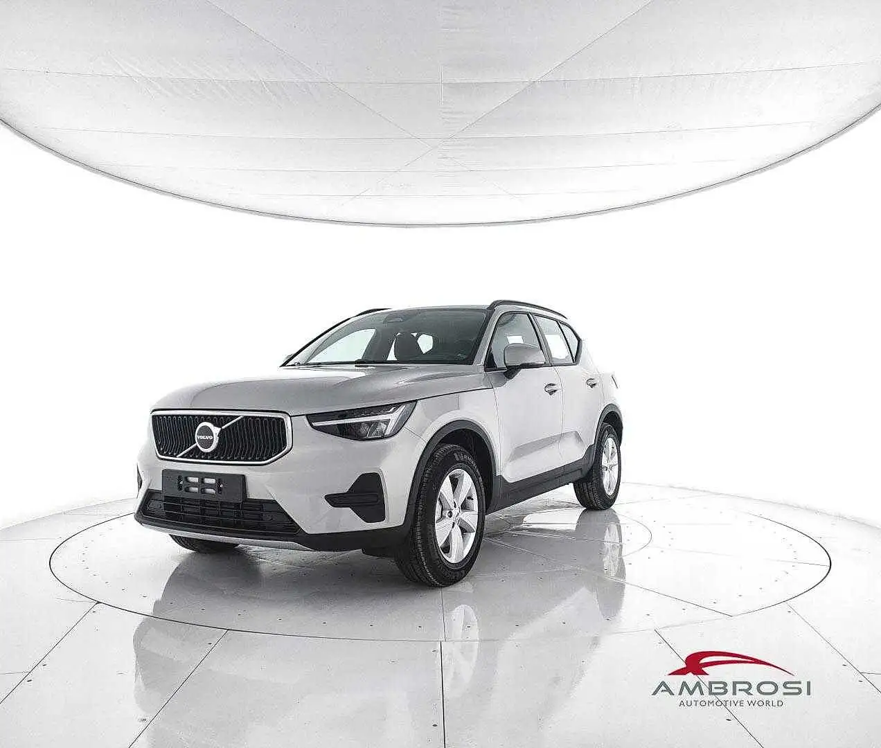 Volvo XC40 B3 Mild hybrid Benzina Essential Argento - 1