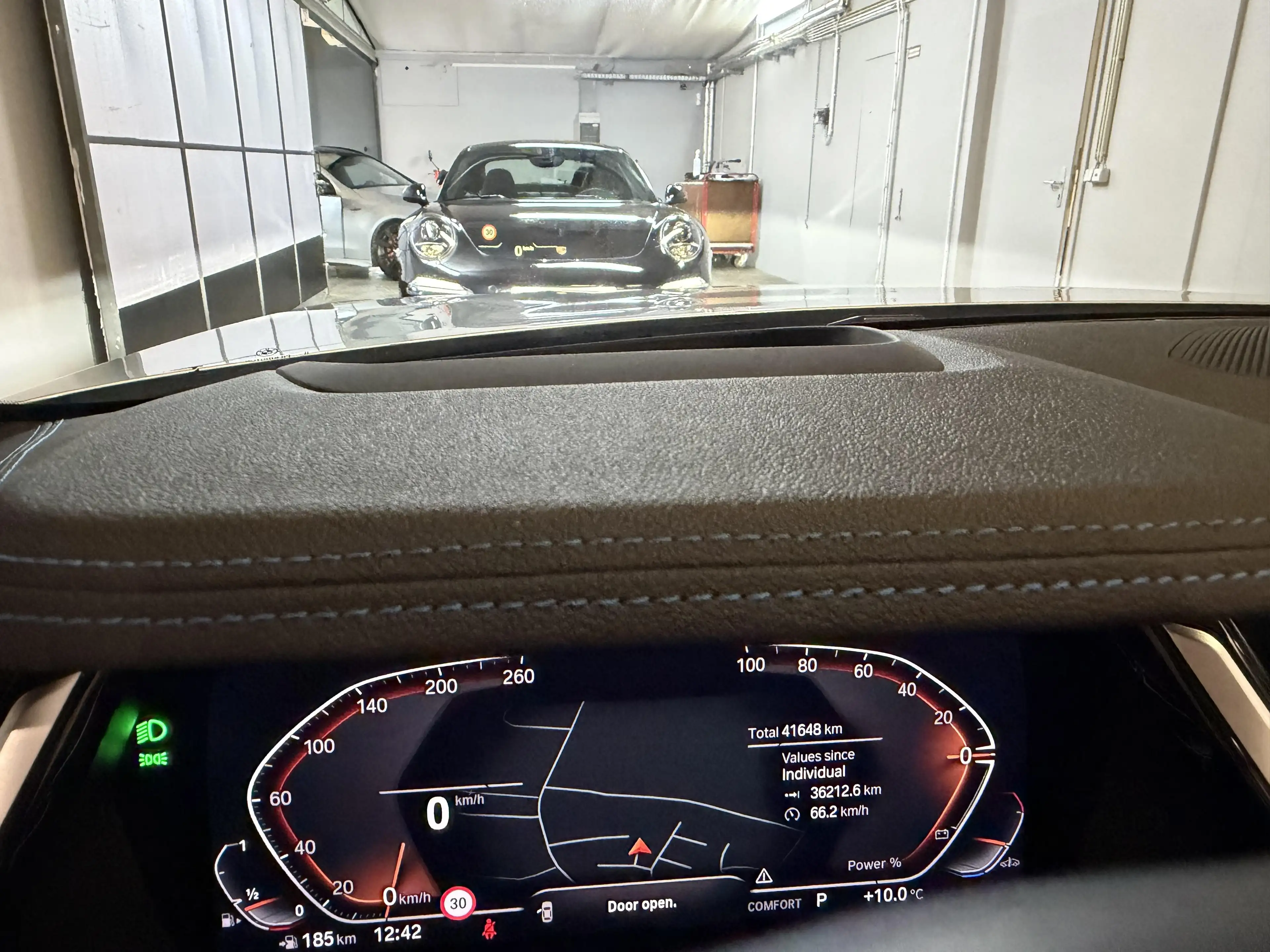 BMW Z4 30i M Sport — photo 15