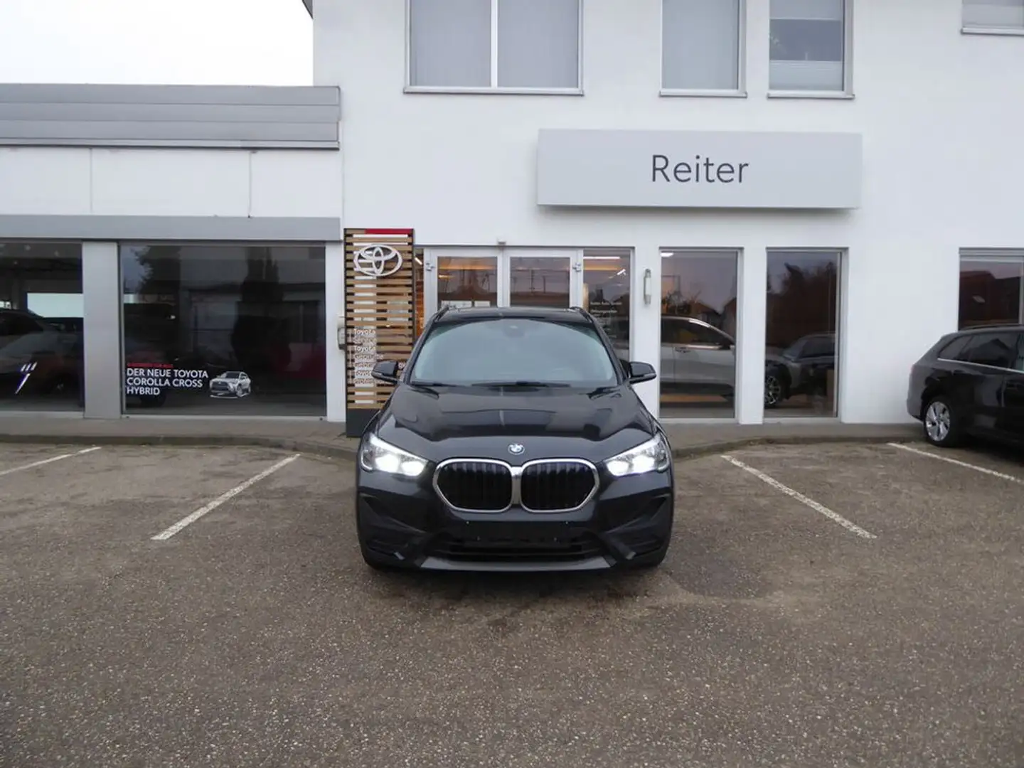 BMW X1 xDrive18d Aut. *HUD*PANO*KAMERA*AHK* Noir - 1