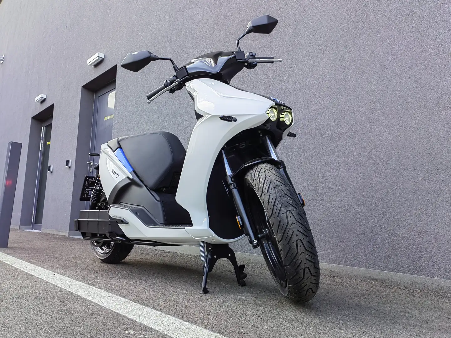 Ray 7.7 E-Scooter für Pendler White - 1
