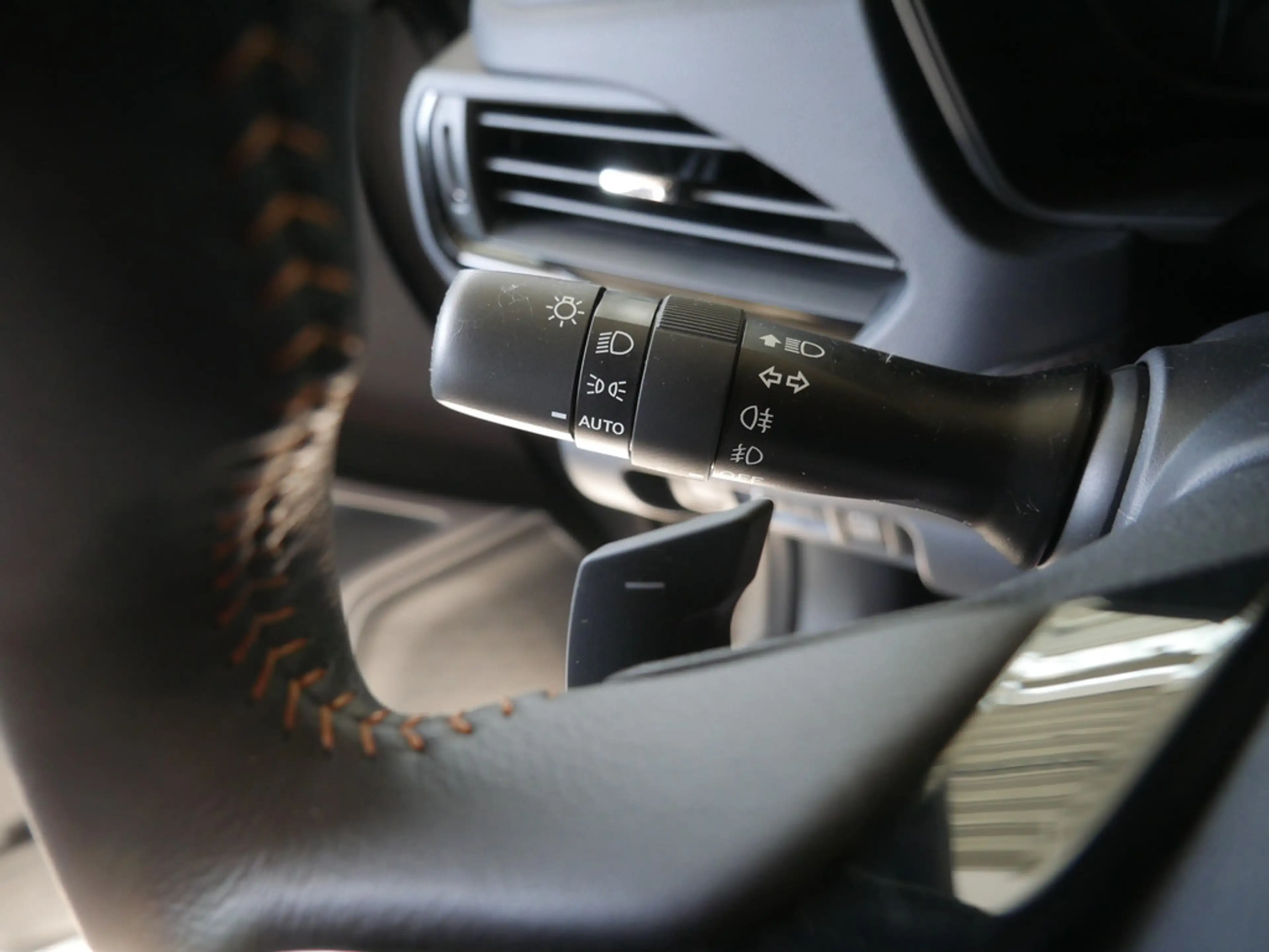 Subaru Forester 2.0ie Platinum H/K ACC LED PANO 360° — photo 12