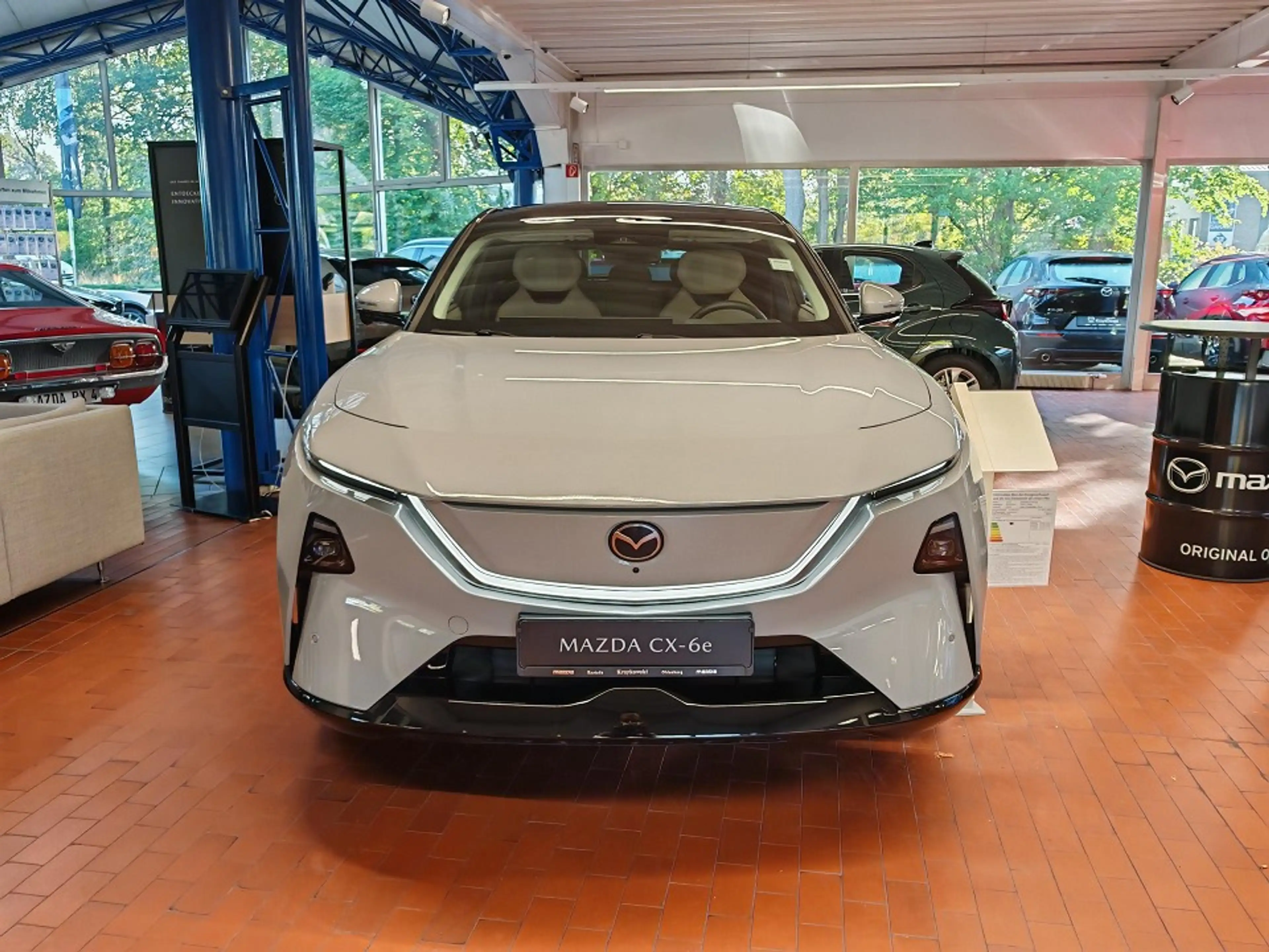 Mazda CX-6e EV 258ps — photo 2