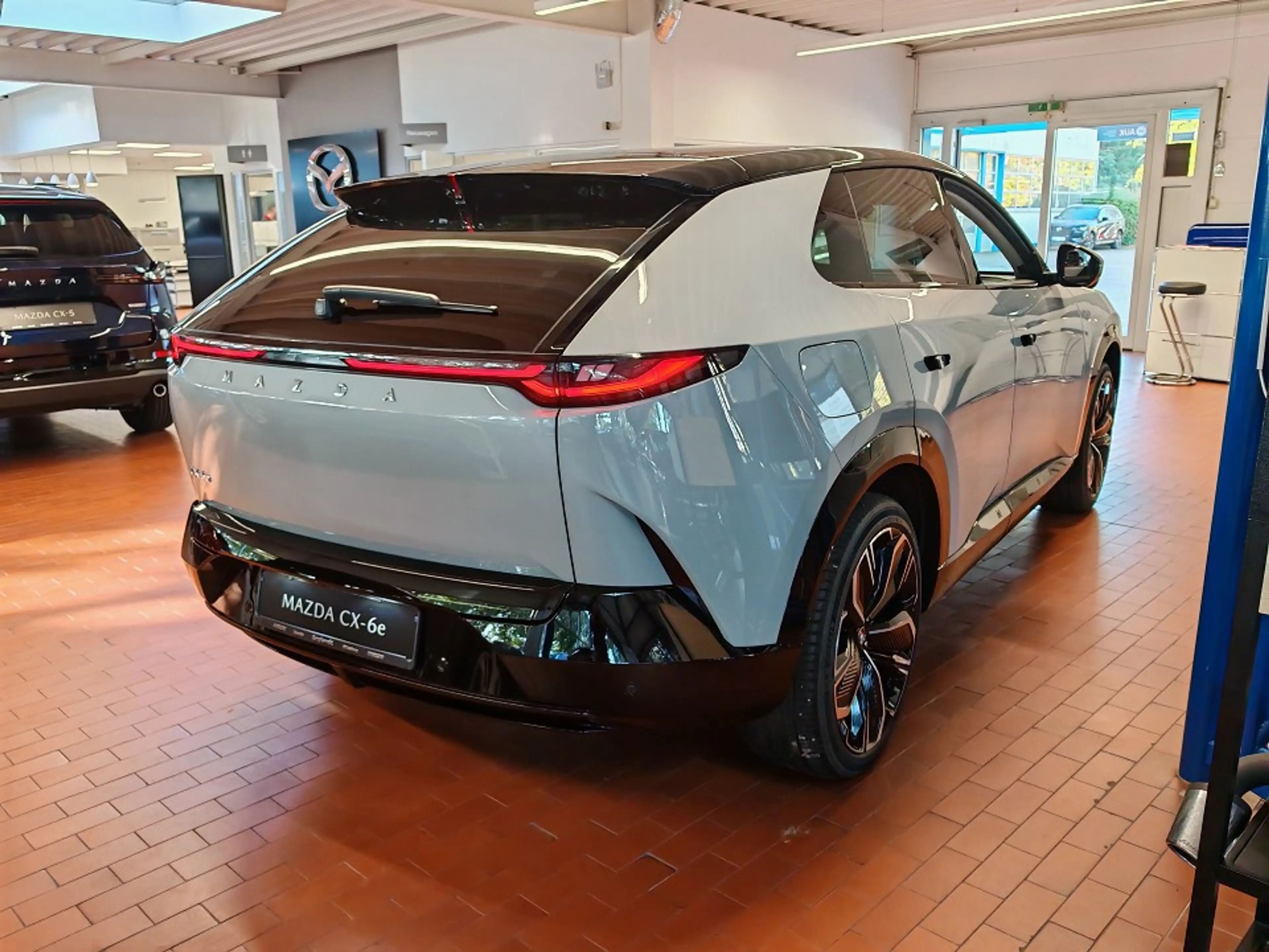 Mazda CX-6e EV 258ps — photo 5