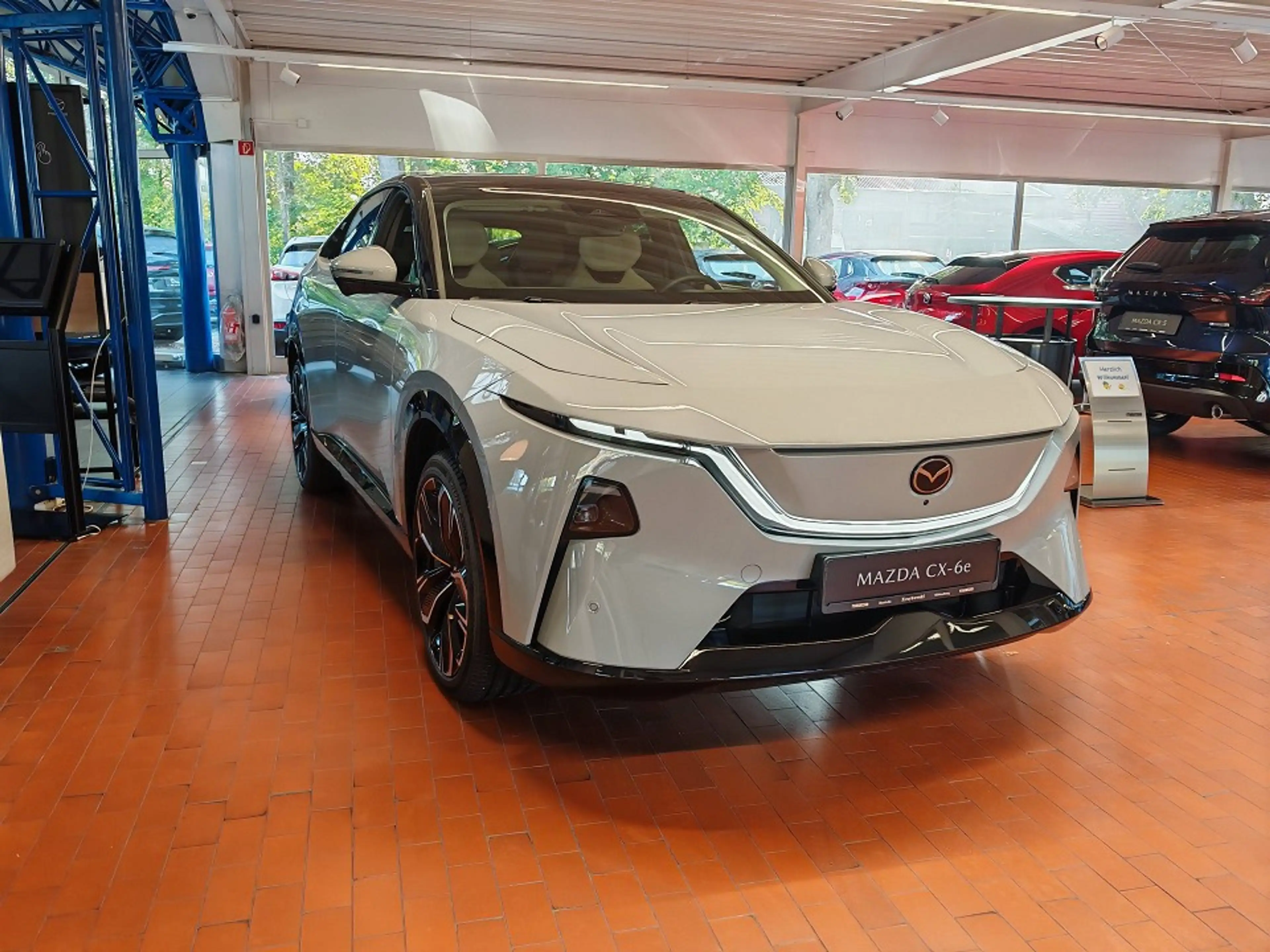 Mazda CX-6e EV 258ps — photo 3