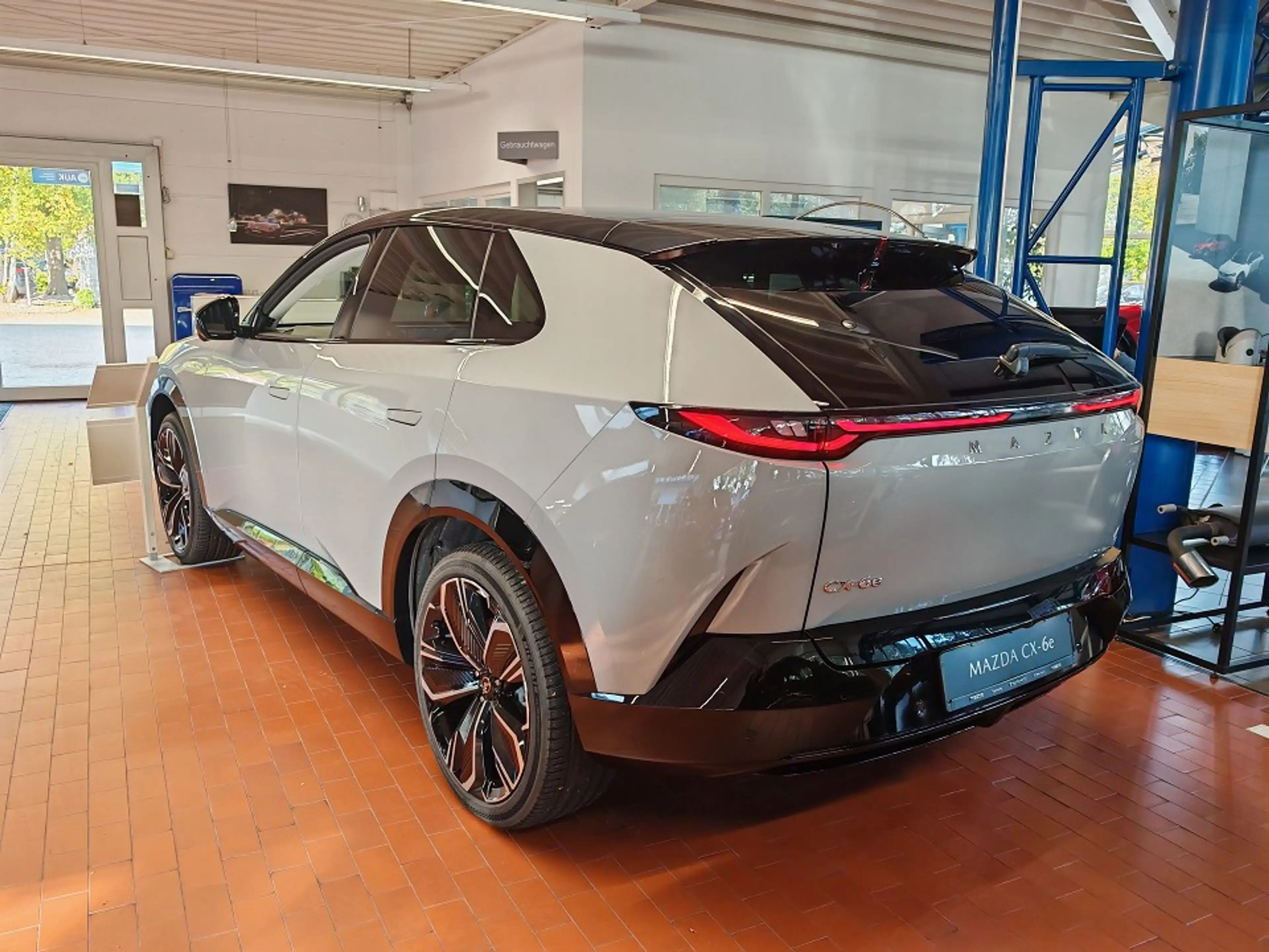 Mazda CX-6e EV 258ps — photo 10