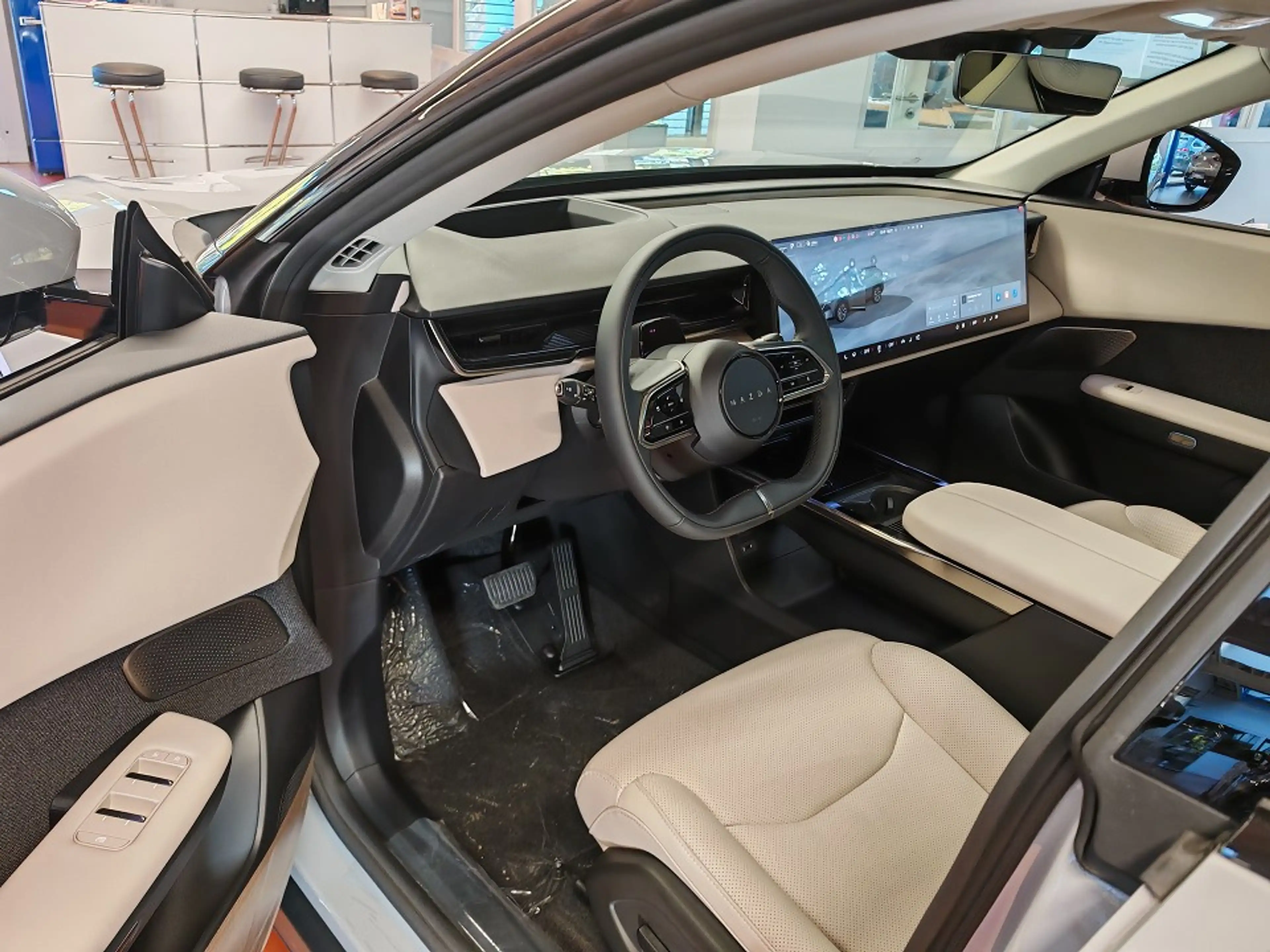 Mazda CX-6e EV 258ps — photo 13