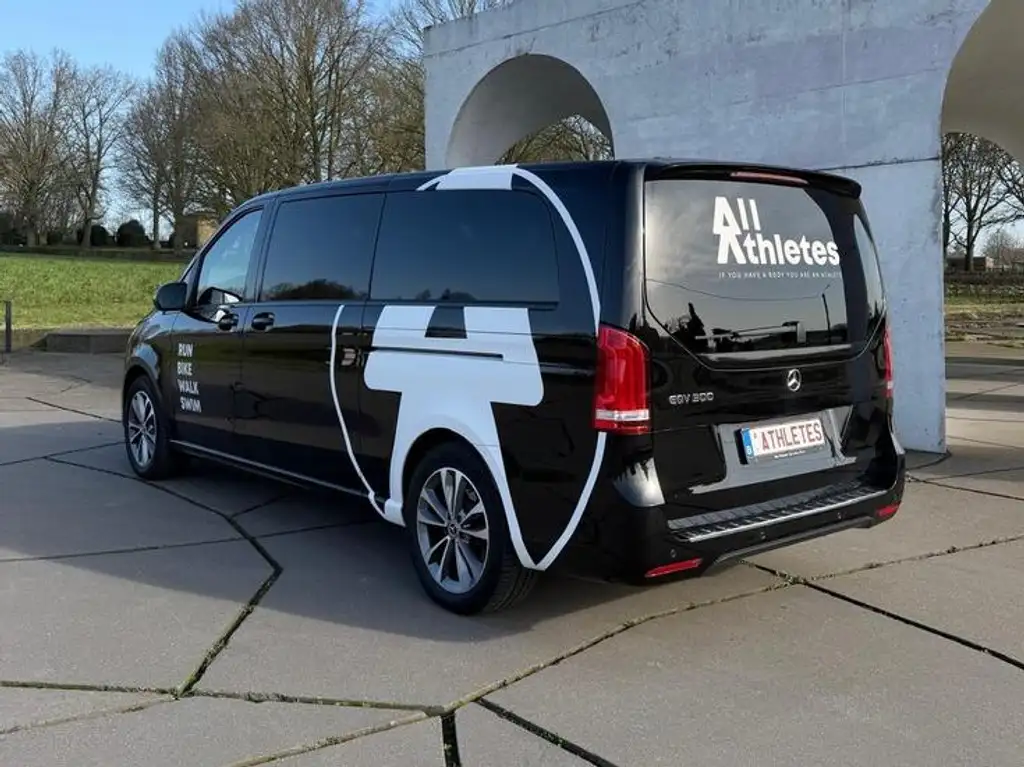 Mercedes-Benz EQV 300 2023 из Европы — купить под ключ
