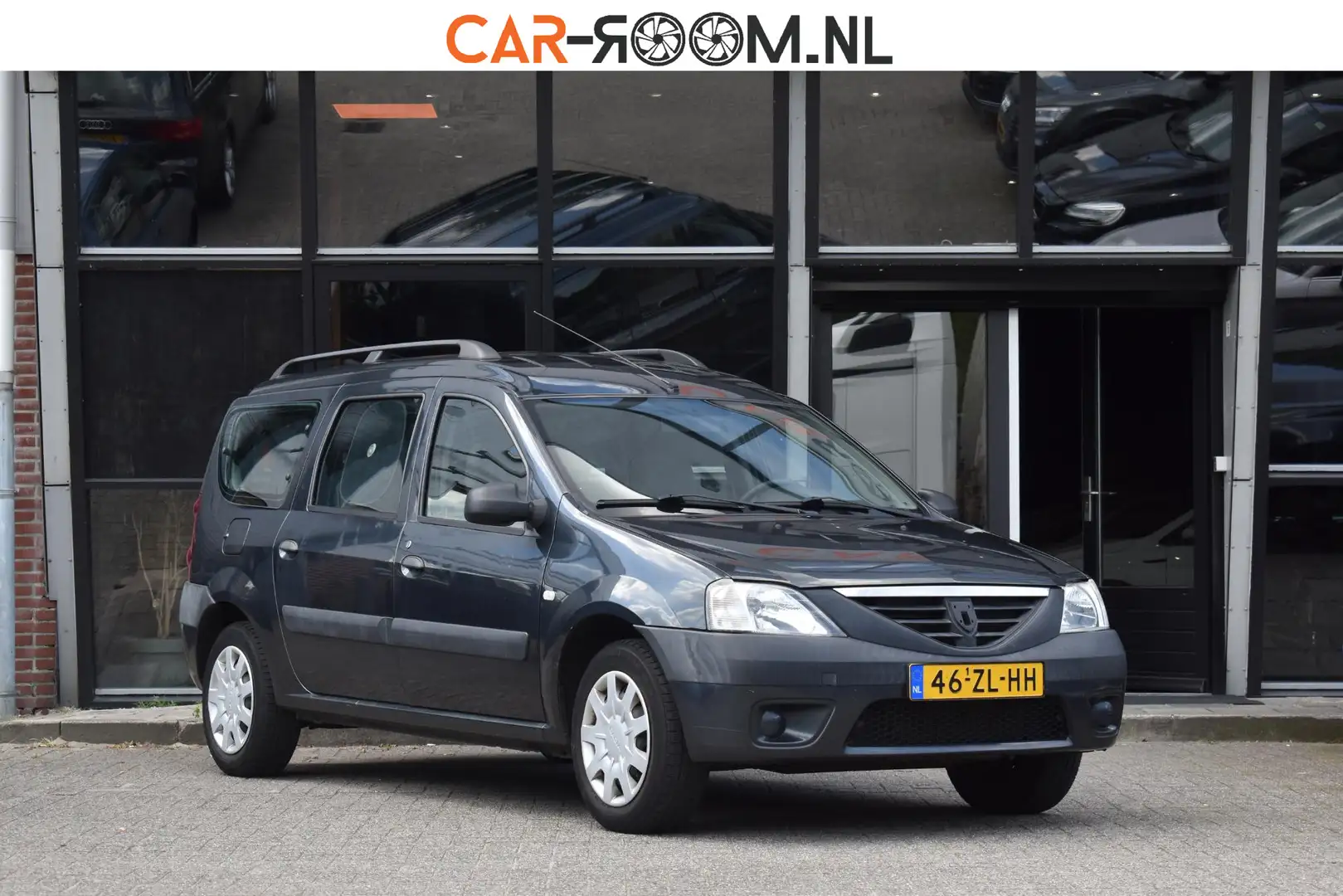 Dacia Logan MCV 1.6 Ambiance 7p. Airco NAP Trekhaak 7Pers Grijs - 1