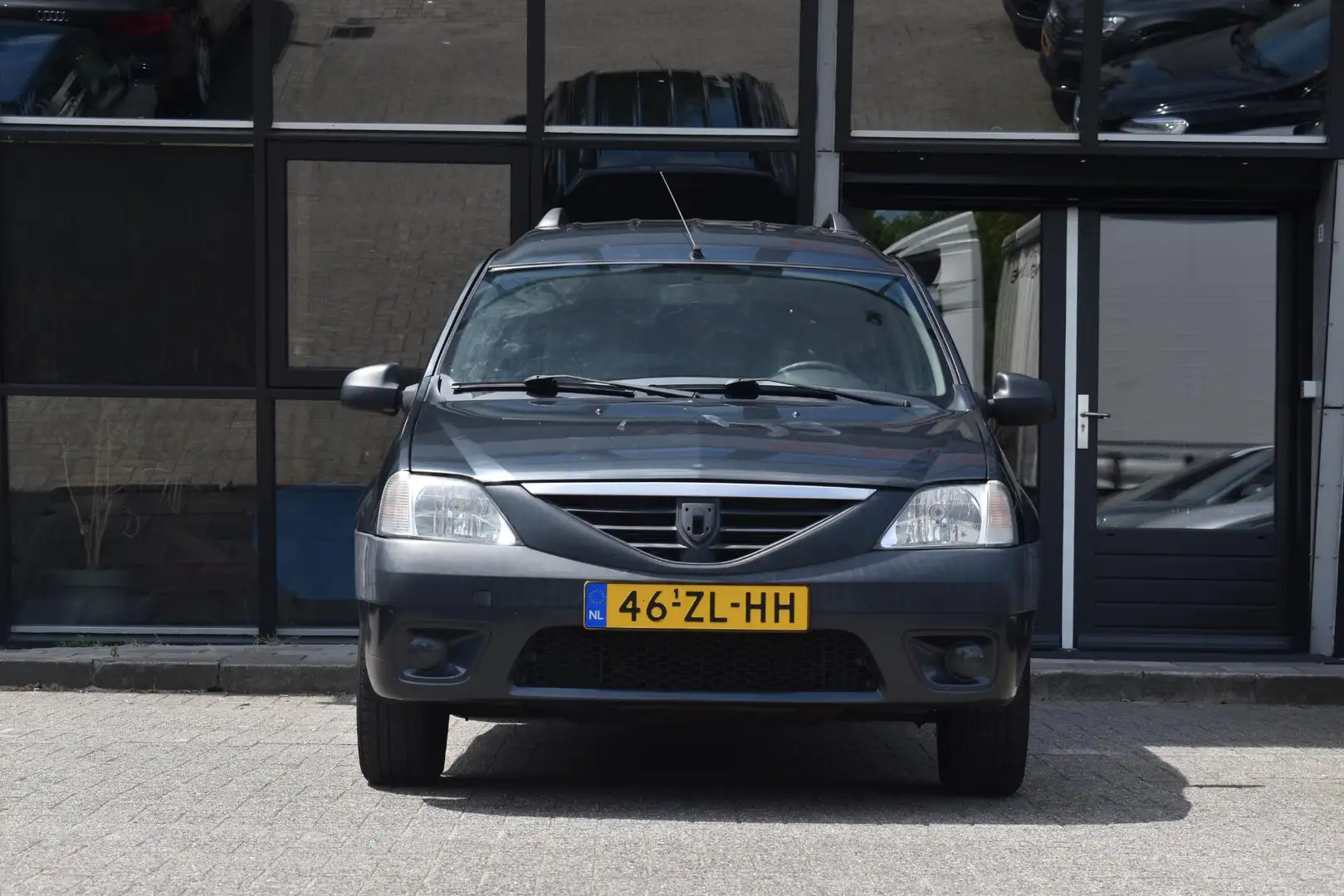 Dacia Logan MCV 1.6 Ambiance 7p. Airco NAP Trekhaak 7Pers Grijs - 2