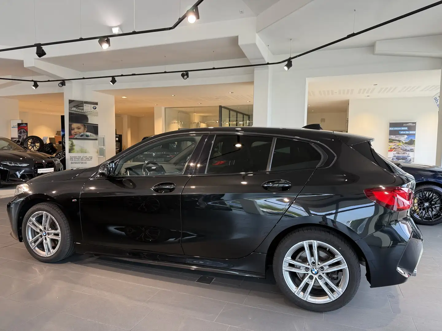BMW 118 i M Sport Head-Up HiFi DAB LED WLAN Tempomat Zwart - 2