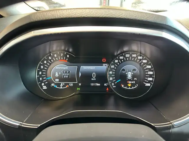 Ford Galaxy view 13