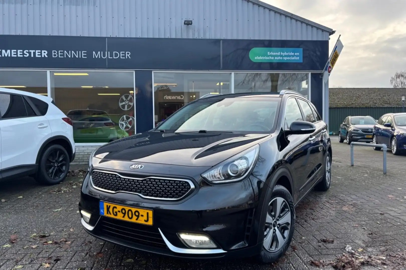 Kia Niro 1.6 GDi Hybrid NAVI / CAMERA / TREKHAAK Zwart - 1