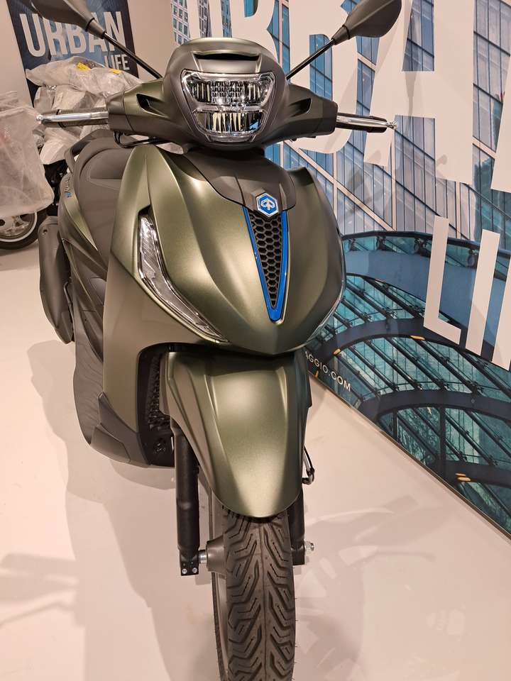 Piaggio Beverly 400 S + cupolino compreso