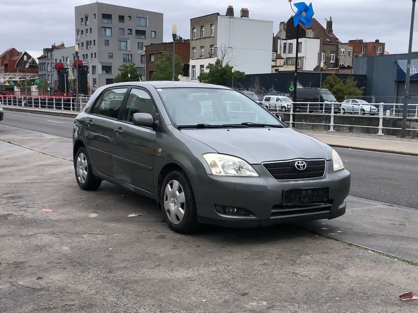 Toyota Corolla 1.4i VVT-i 16v Linea Sol Szürke - 1