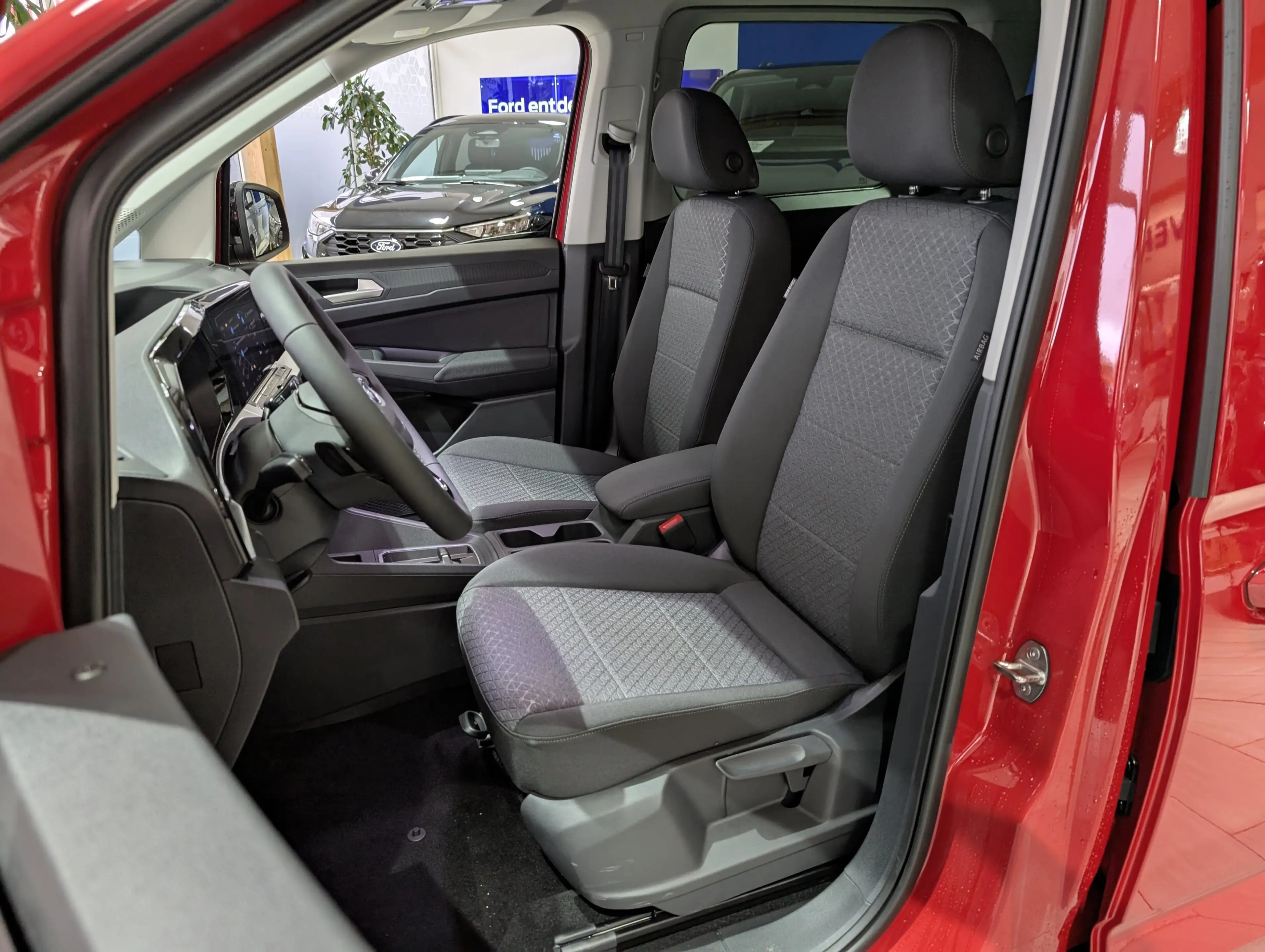 Ford Tourneo Connect Tourneo Grand Connect Tit. 2,0l 7-Sitze AT/AHK — photo 10