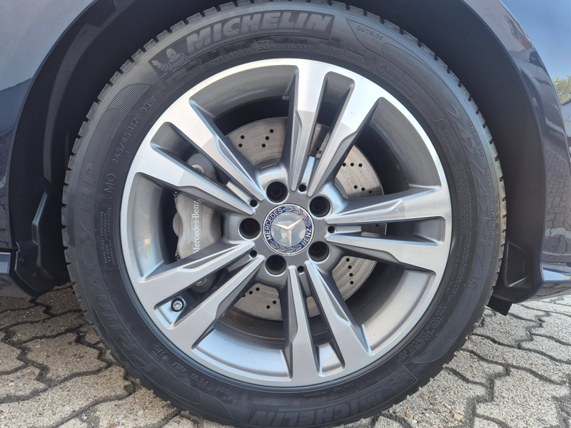 Mercedes-Benz E 400 V6 4Matic 7G-Tronic Avantgarde*COMAND*360°-Kamera*ILS*Leder*Multikontur*Schiebedach*Keyless-Go* — photo 15