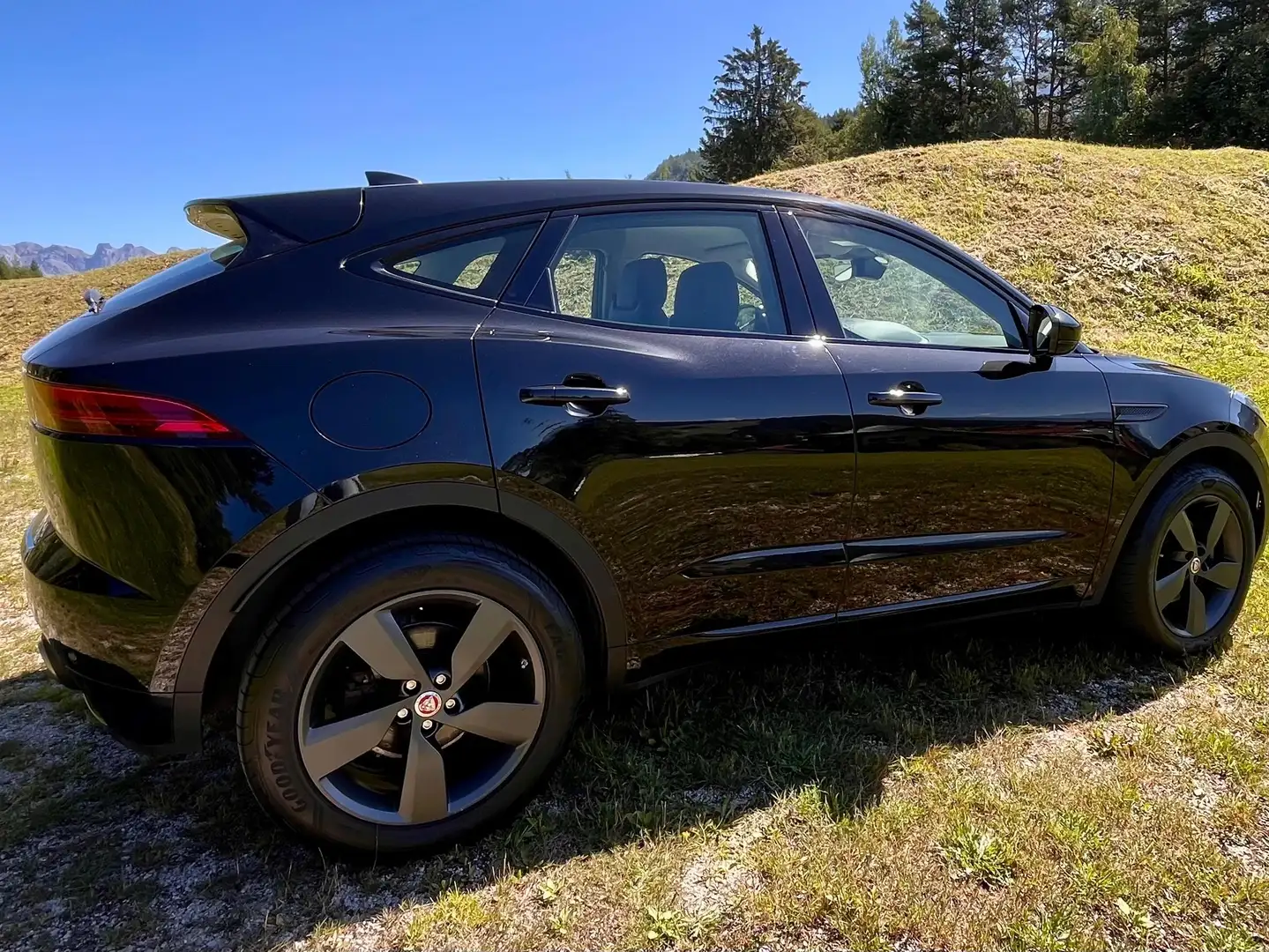 Jaguar E-Pace E-Pace 2.0DI4 D180 R-Dynamic S AWD Aut. R-Dynamic S Schwarz - 1