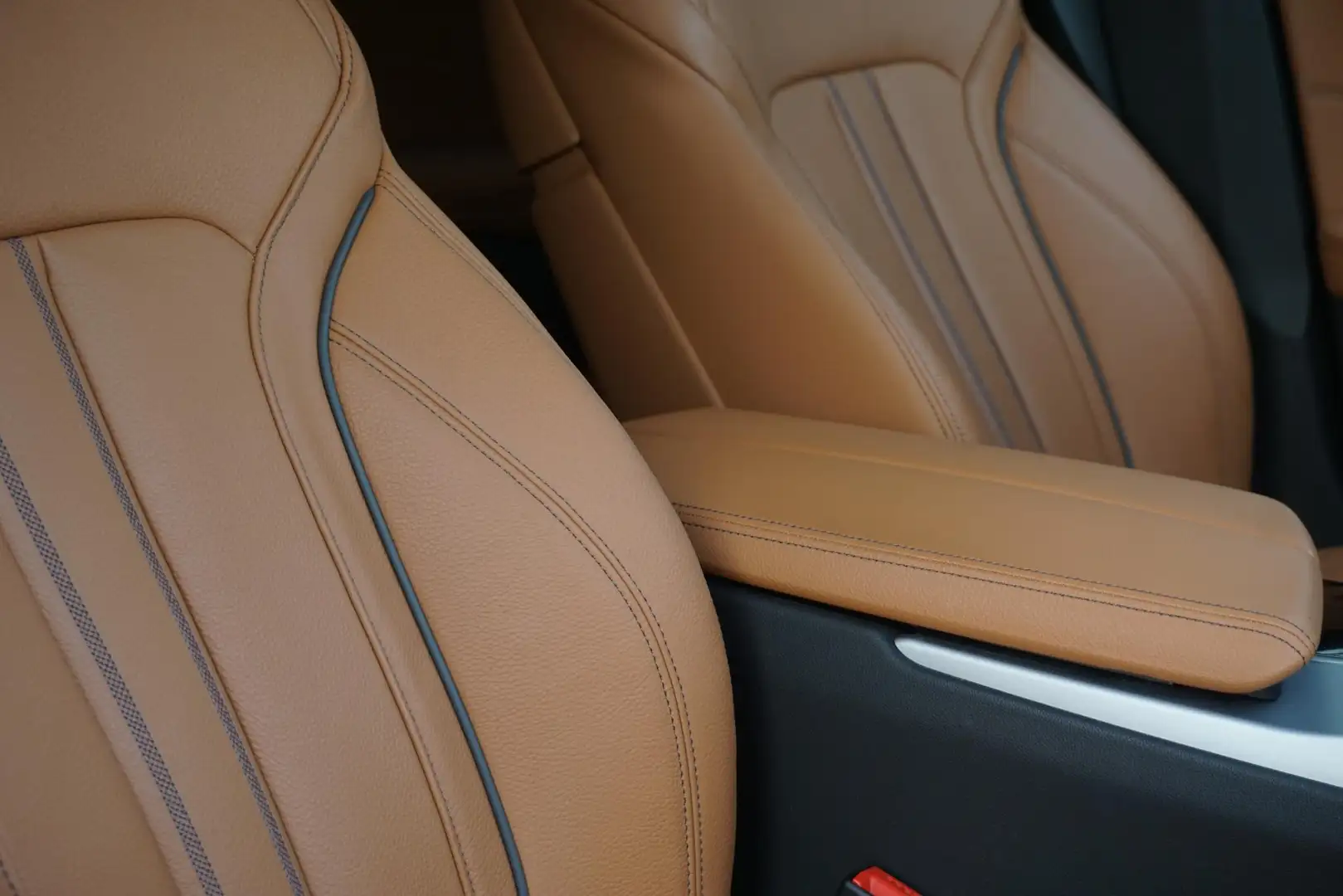 BMW 530 5-serie Touring 530e xDrive Business Edition Plus/ Grijs - 2