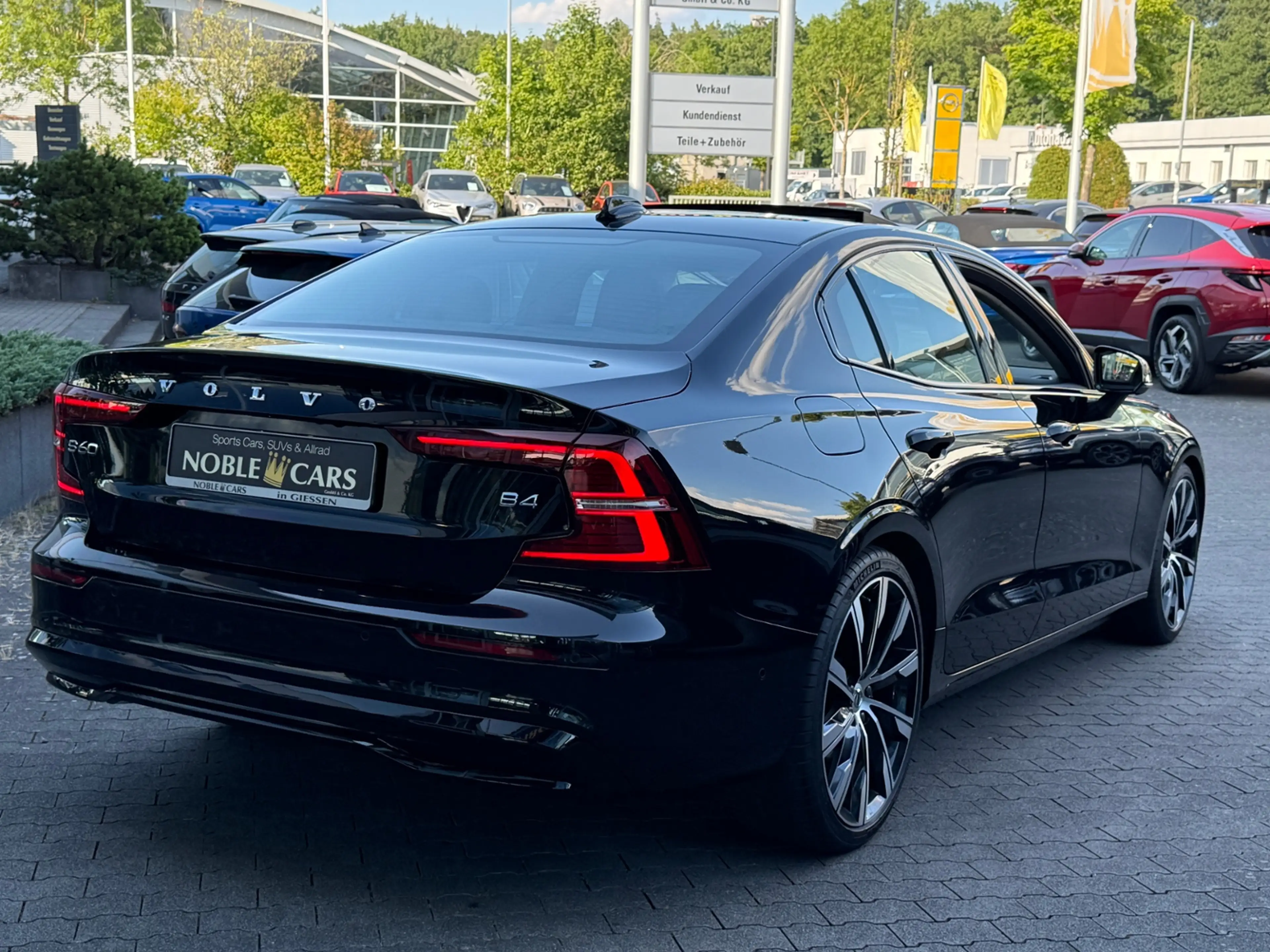 Volvo S60 Lim. Plus Dark PANO H/K LED 20" — photo 8