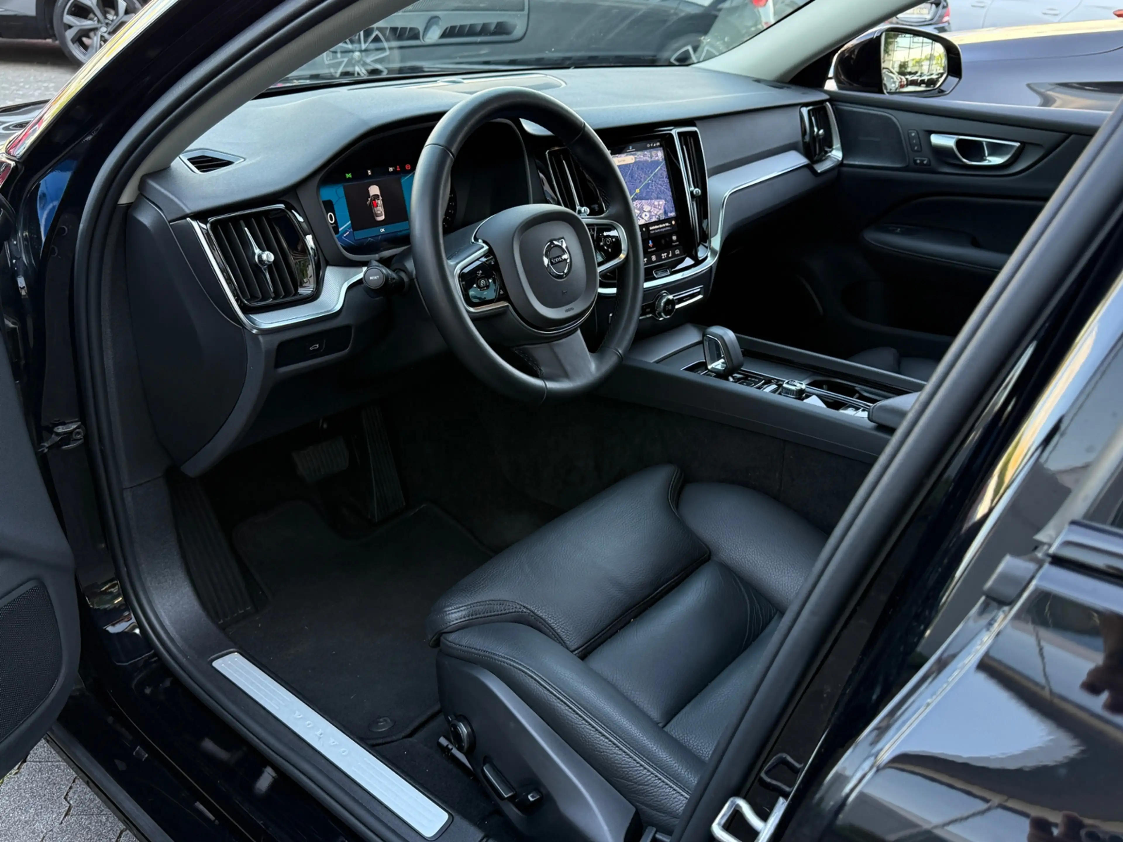 Volvo S60 Lim. Plus Dark PANO H/K LED 20" — photo 9